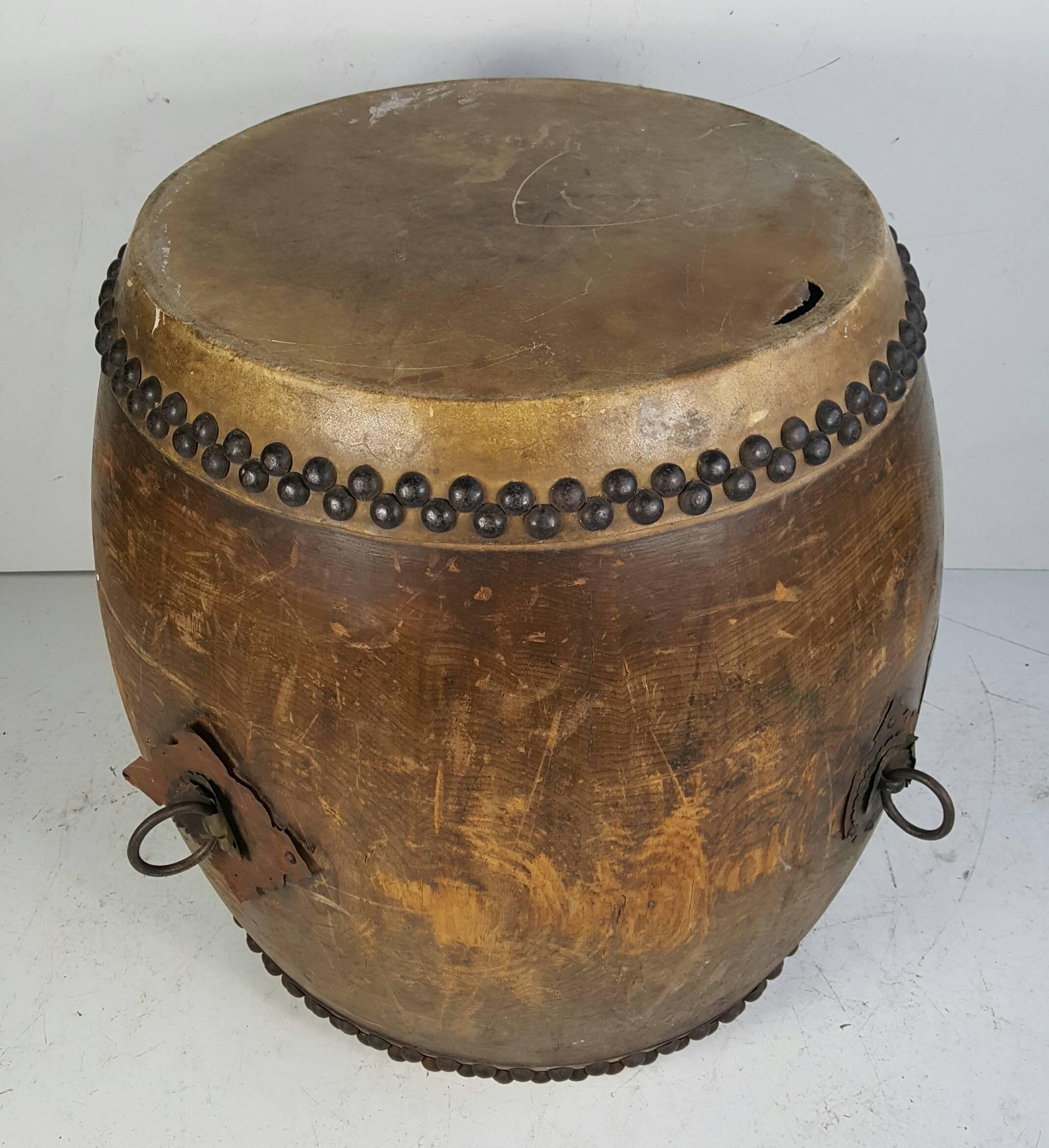 Große Tanggu-Trommel des 19. Jahrhunderts, traditionelle japanische Taiko-Trommel im Zustand „Starke Gebrauchsspuren“ im Angebot in Buffalo, NY