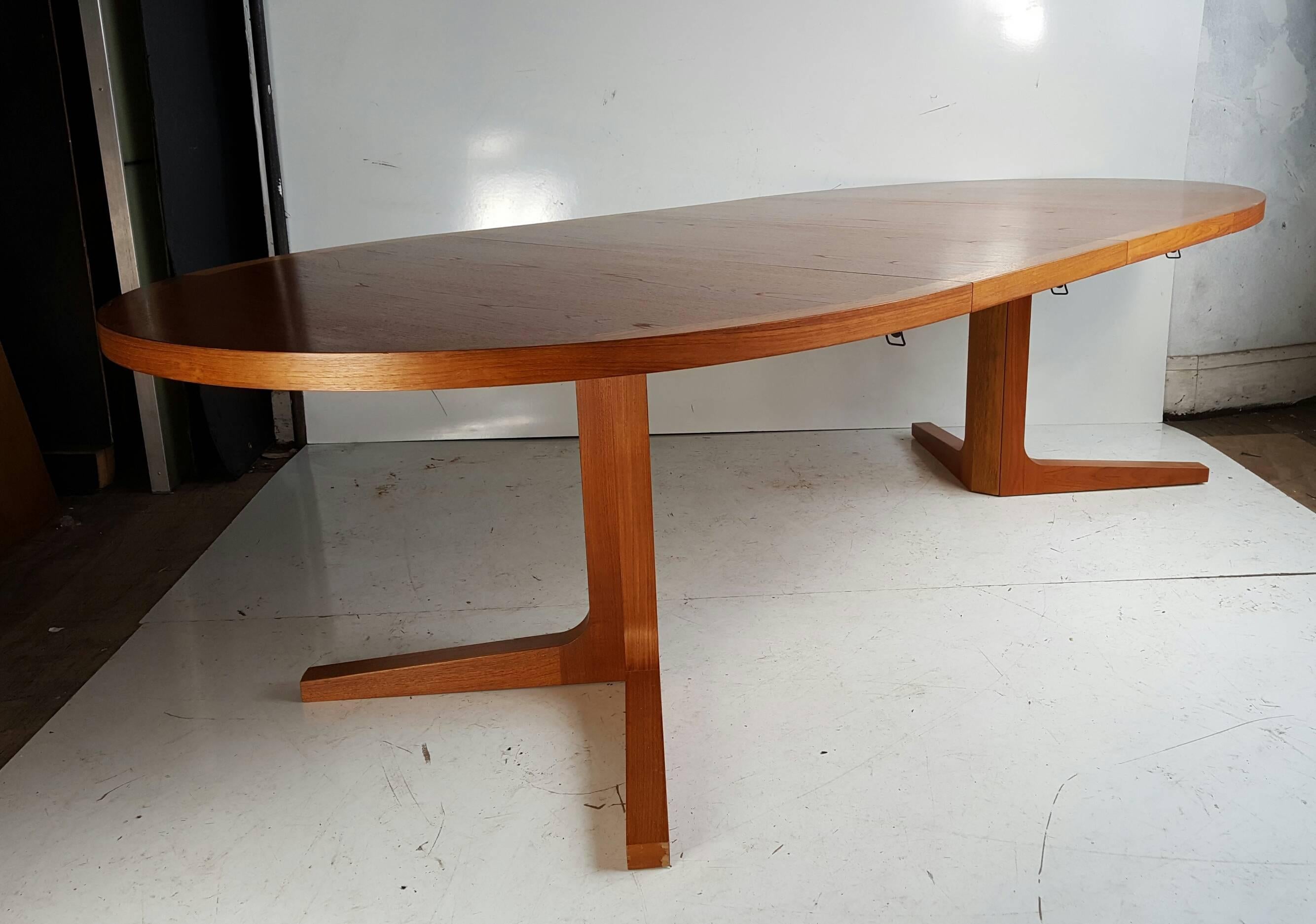 Beautiful solid teak dining table manufactured by G-plan, Denmark. Elegant, simple design, oval shape. Wonderful detailed wood tones, varying color, two 20