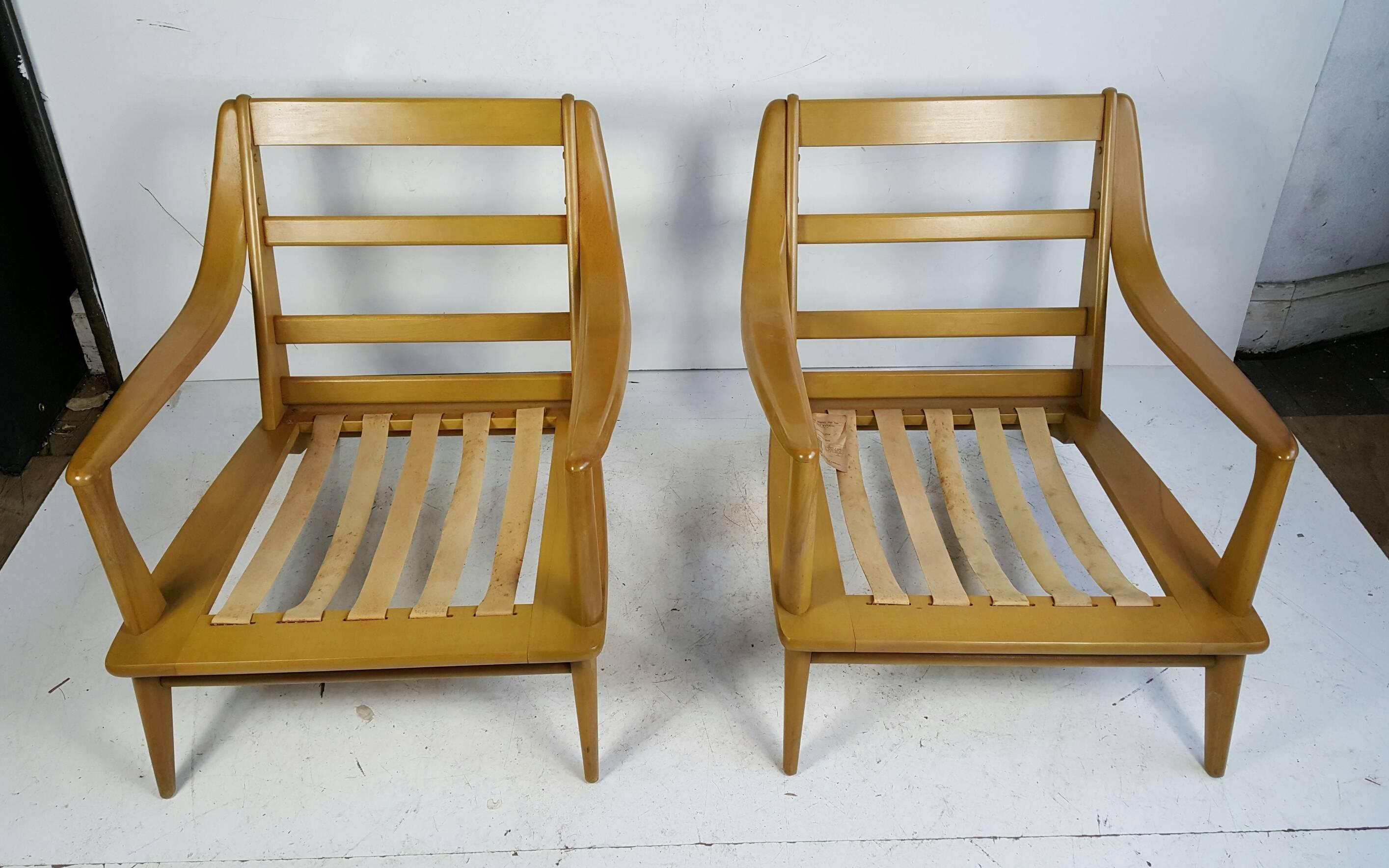 Pair of Streamline Modern Lounge Chairs Heywood-Wakefield In Good Condition In Buffalo, NY