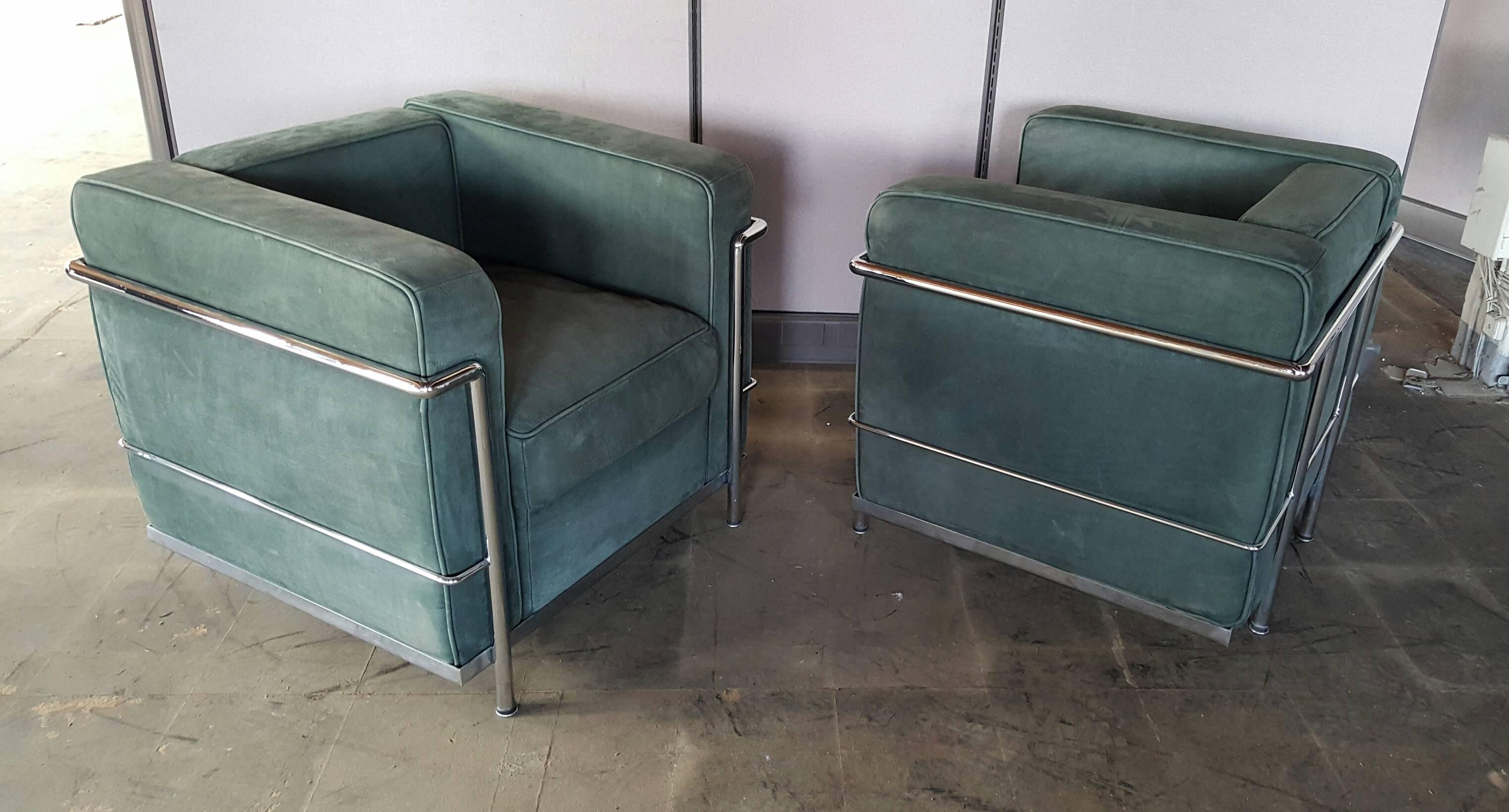 Pair of Le Corbusier LC2 Lounge Chairs, Green Suede and Chrome In Excellent Condition In Buffalo, NY