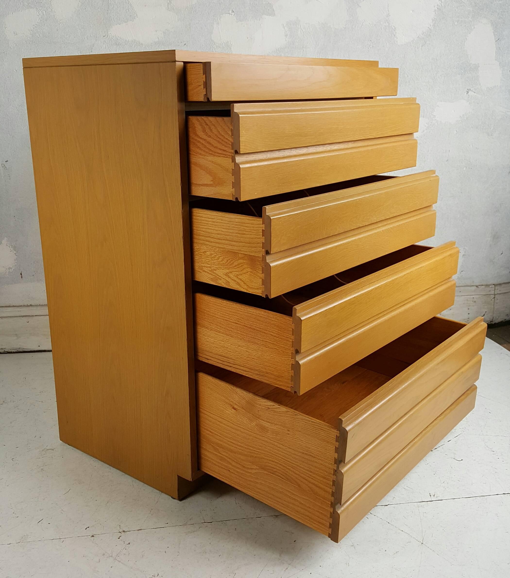 Simple, elegant no frills, Mid-Century Modern chest of drawers manufactured by Sligh Furniture, superior quality, dovetail drawer construction, drawer design gives the appearance of a ten-drawer chest. When in reality it is five, nice interior,
