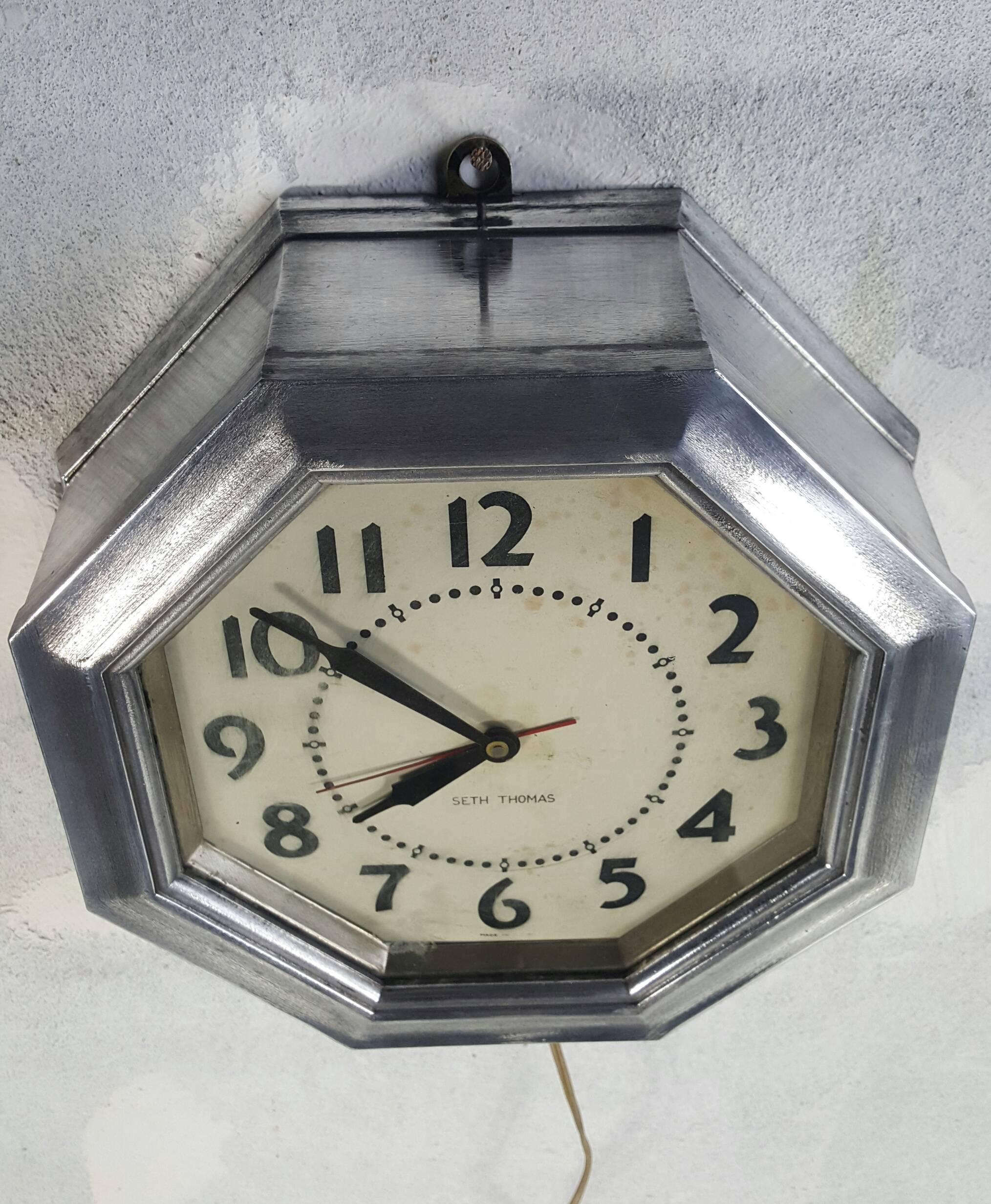 Unusual Art Deco, machine age polished cast aluminium clock manufactured by Seth Thomas, Classic stepped back design, hexagon shape, great size, proportion 11.5