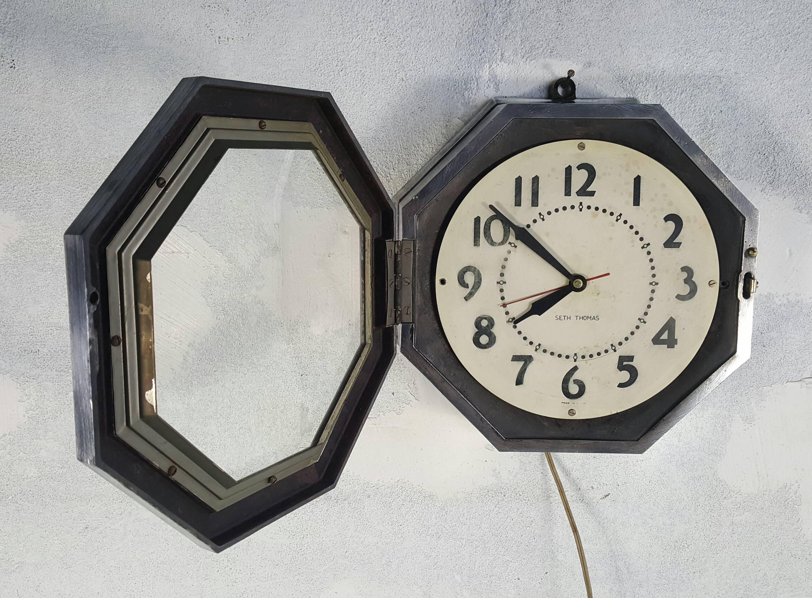 Rare Art Deco Aluminium Clock, Seth Thomas, Hexagon In Good Condition In Buffalo, NY