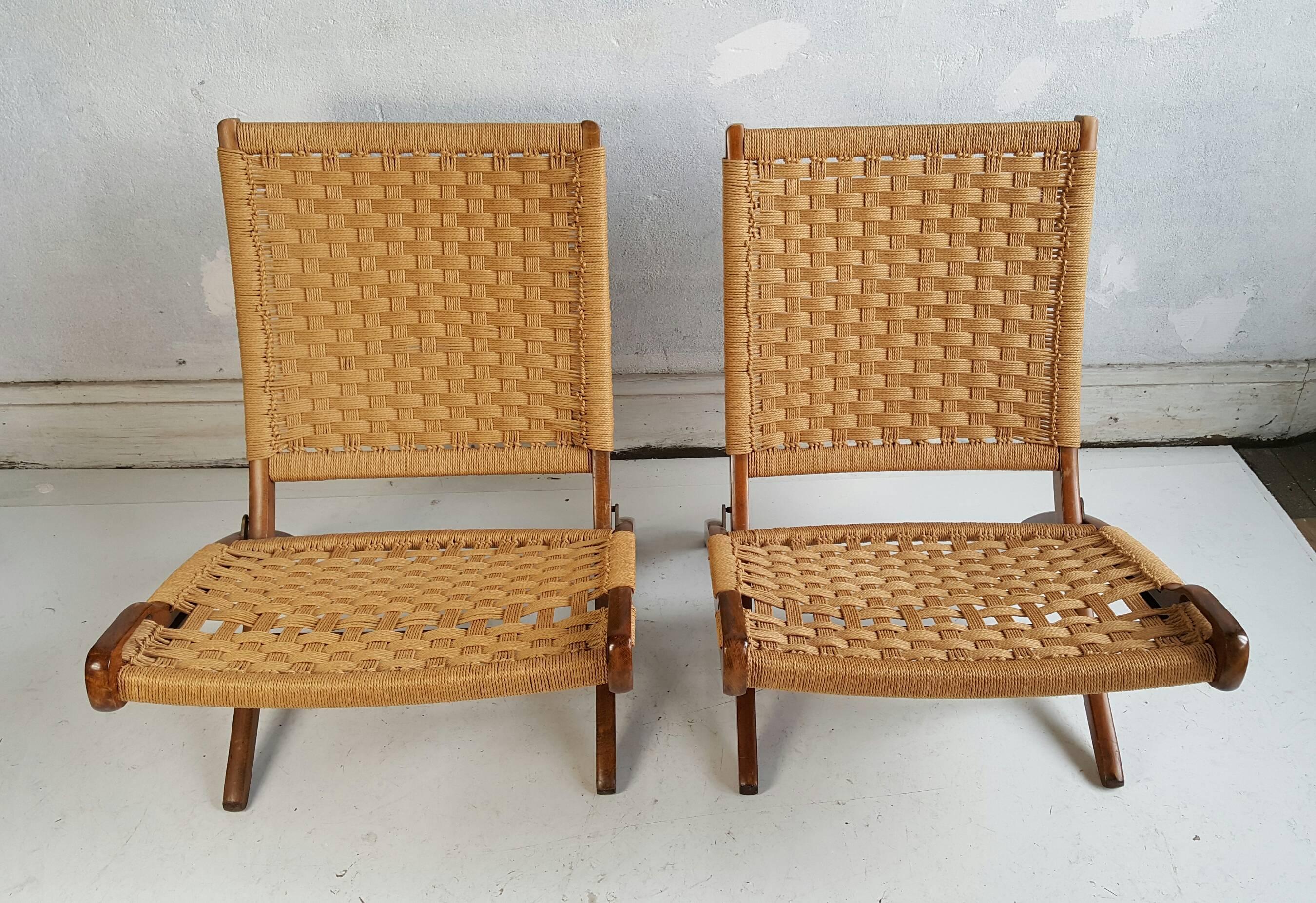 Pair of Hans J. Wegner Style Folding Chairs, Classic Cane and Walnut 1