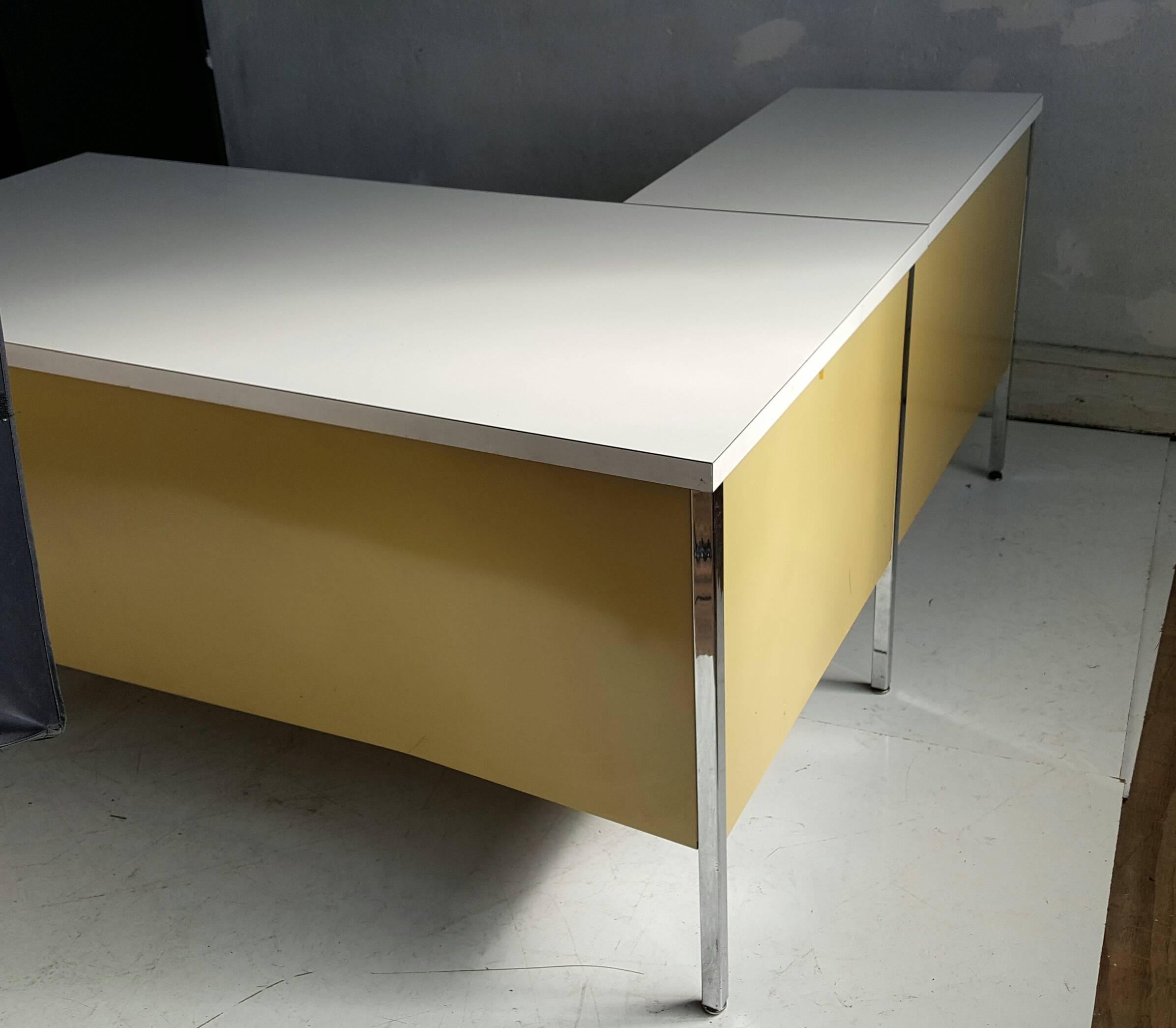 20th Century Classic Mid-Century Metal L-Shape Desk Made by Designcraft