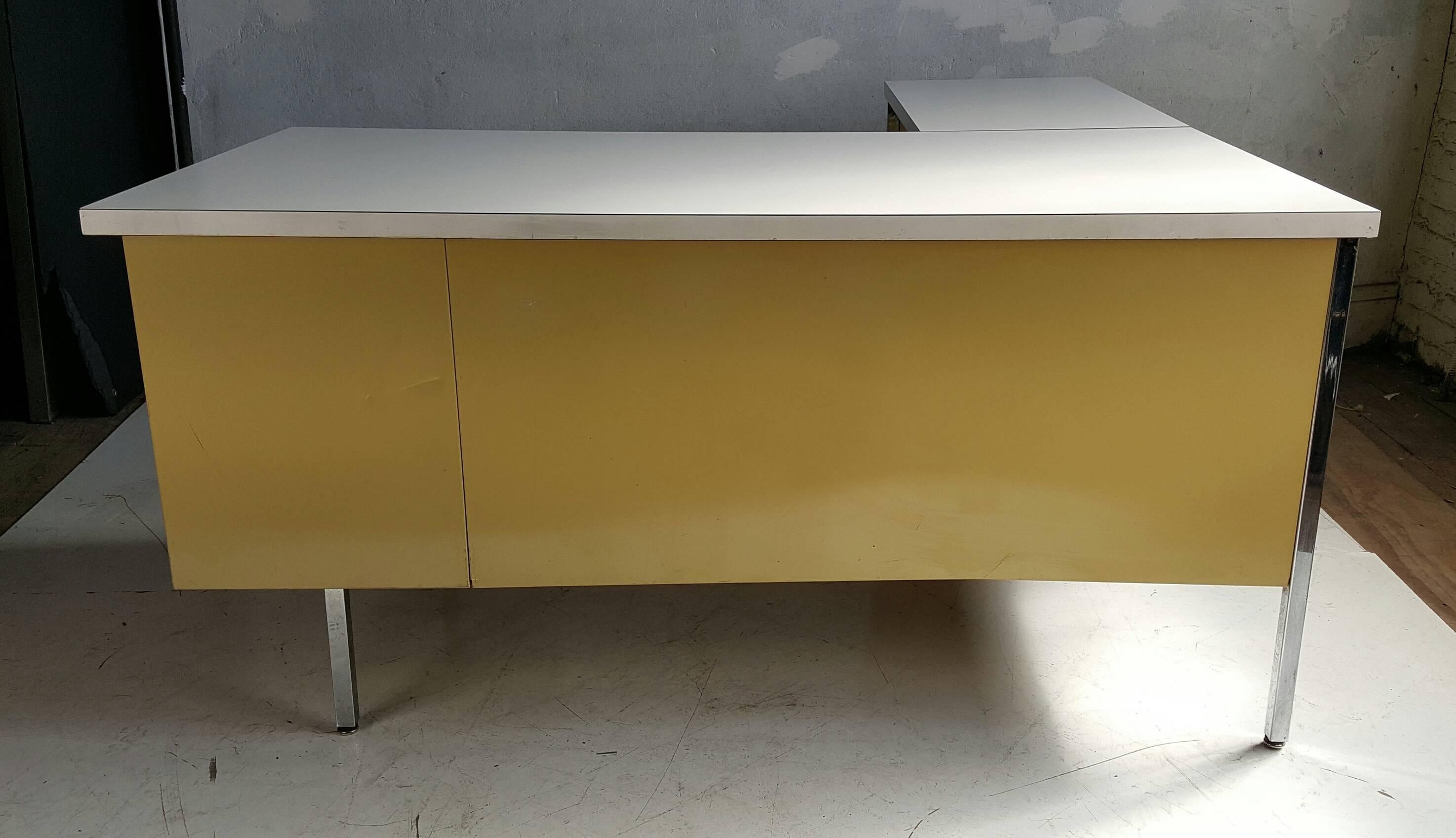 American Classic Mid-Century Metal L-Shape Desk Made by Designcraft