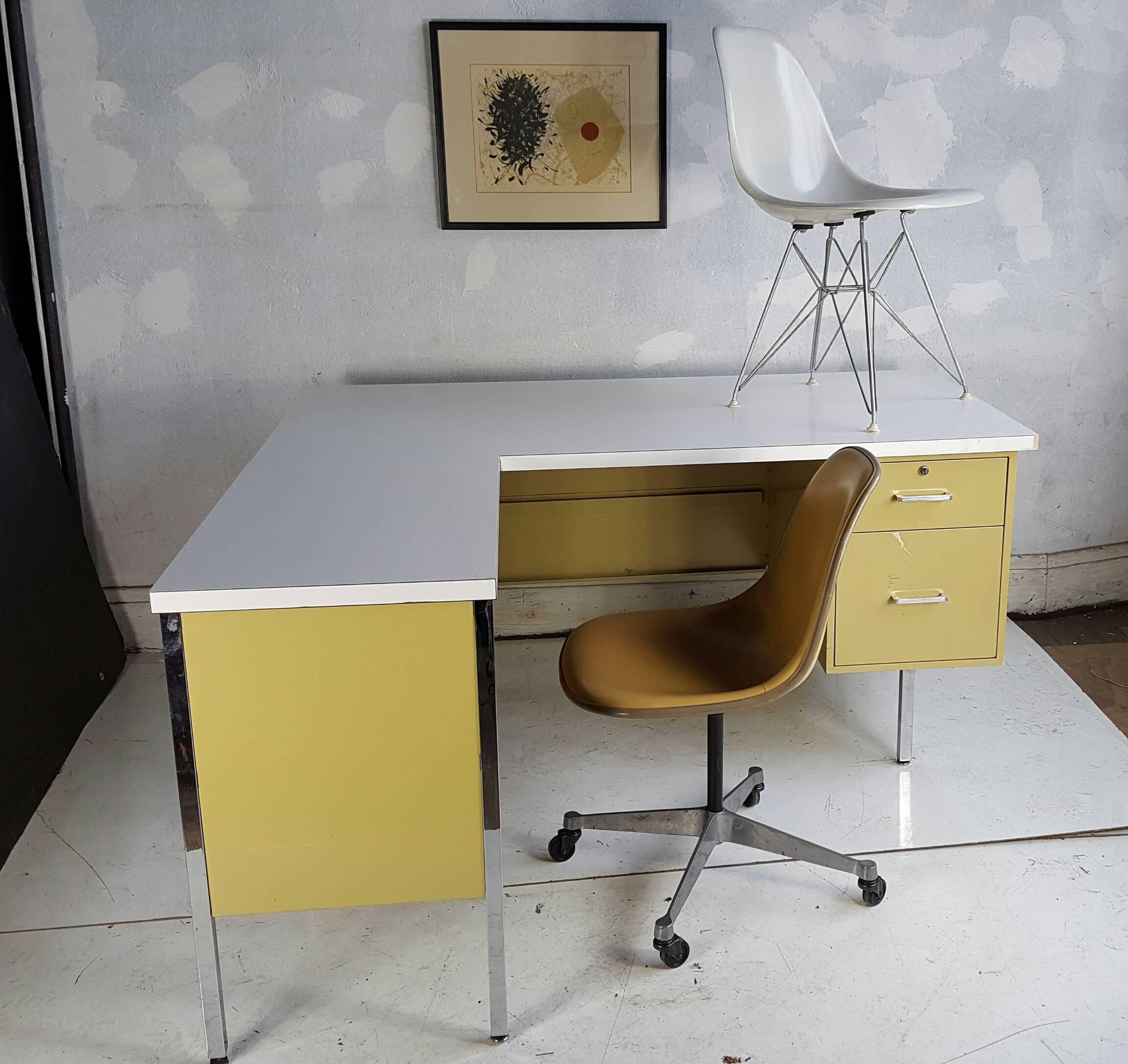 Classic Mid-Century Metal L-Shape Desk Made by Designcraft 1