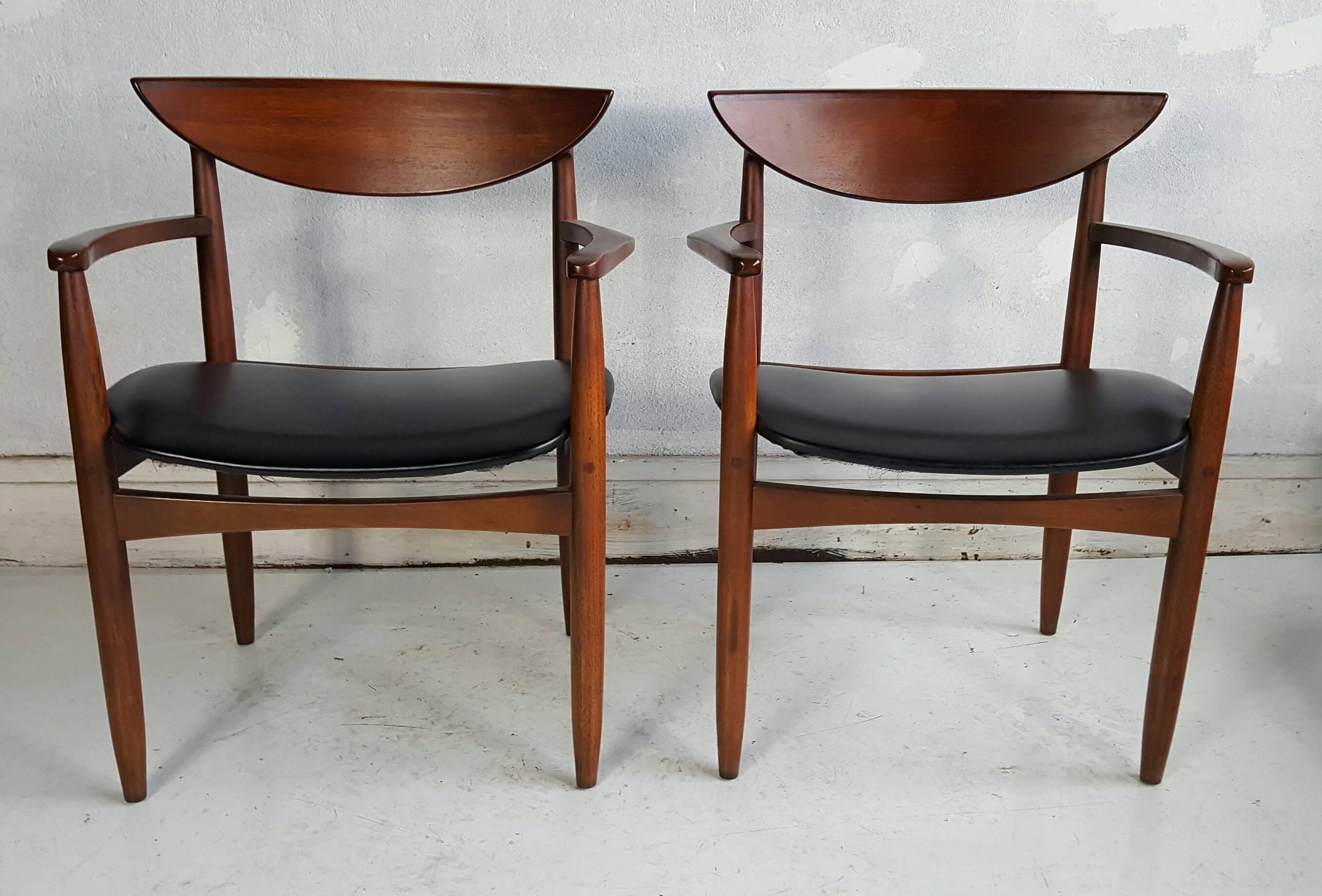 Classic set of six modernist dining chairs, solid walnut construction, manufactured by Lane Furniture Co. set consists of two armchairs and four side chairs, This is the 
