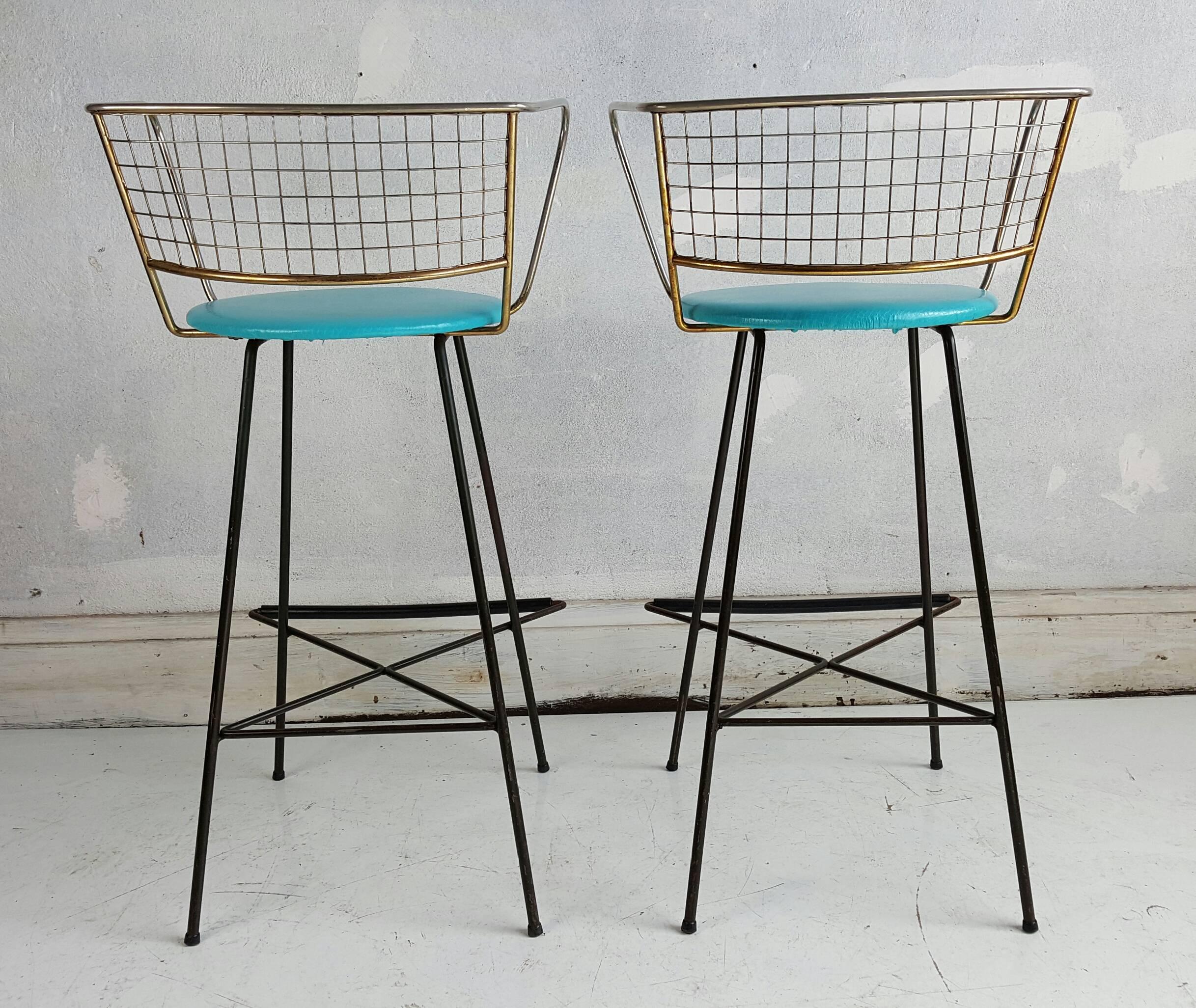 Pair Mid-Century Modern Wire and Brass Bar Stools In Good Condition In Buffalo, NY
