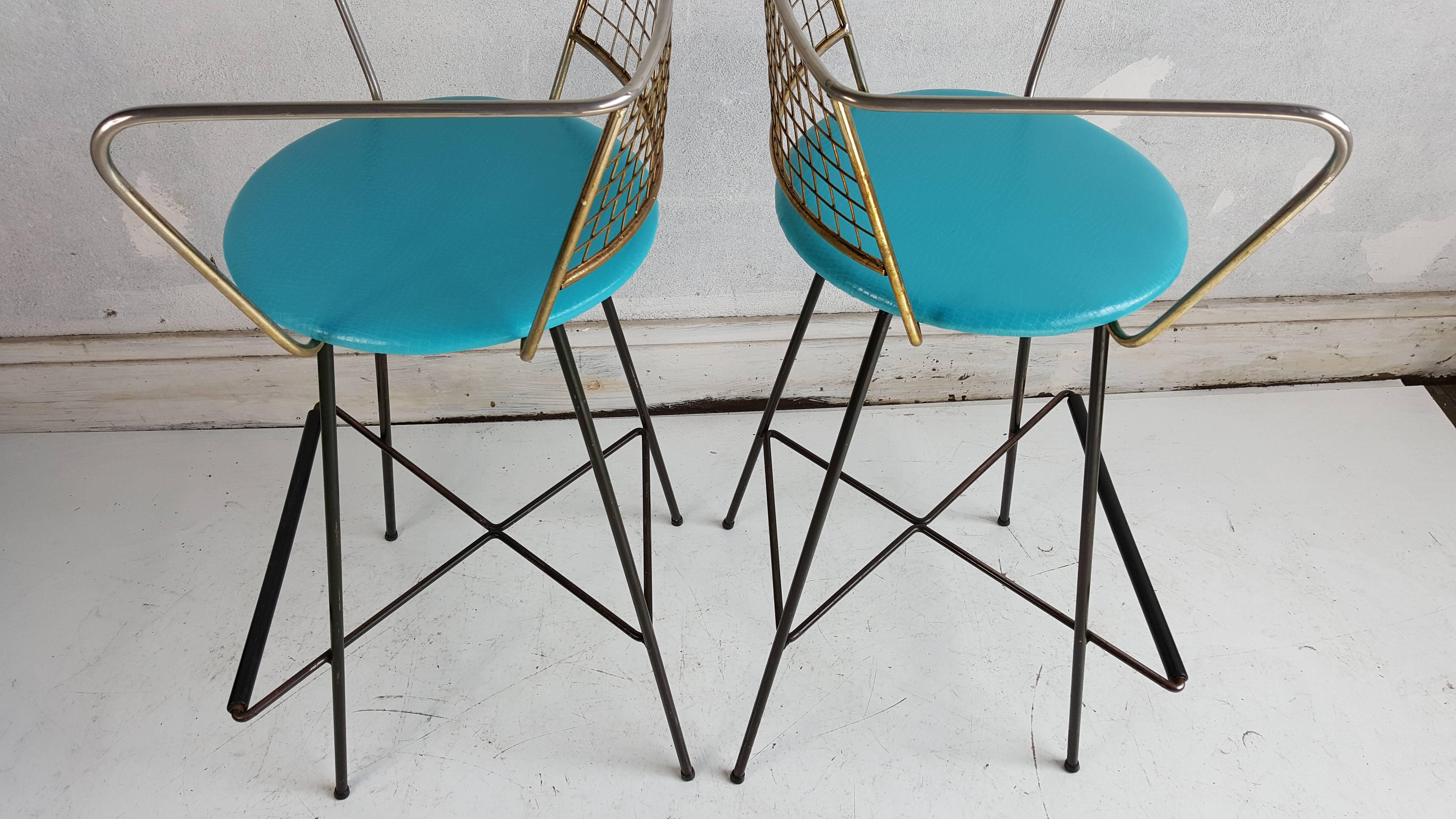 Pair Mid-Century Modern Wire and Brass Bar Stools 3