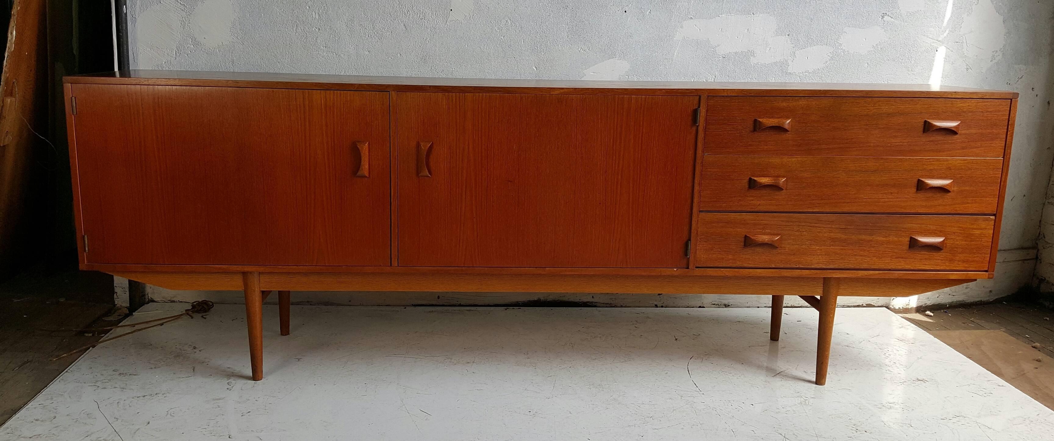 Classic Danish Modern Teak Credenza or Sideboard, Extra Long In Good Condition In Buffalo, NY