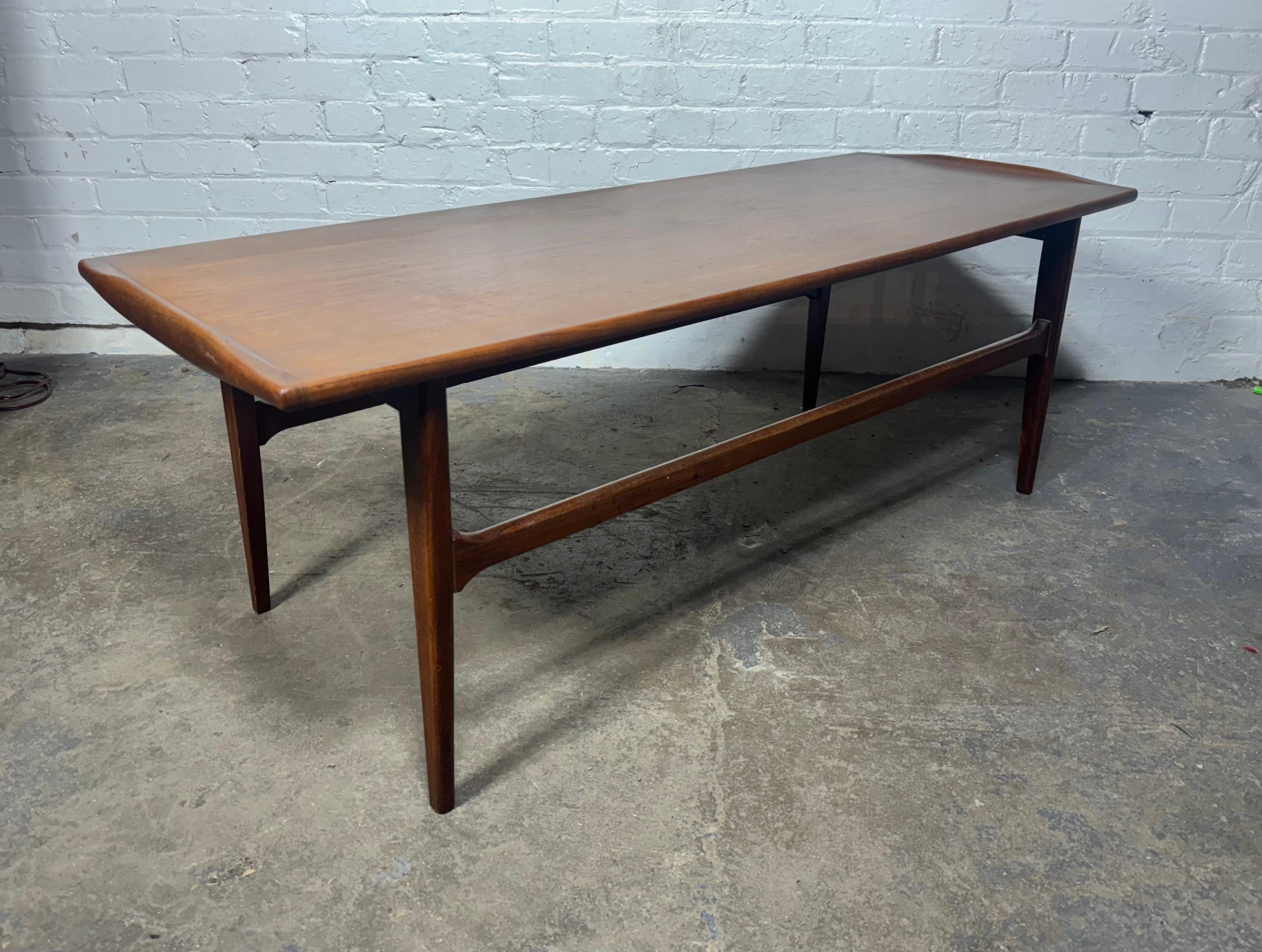 Metà XX secolo Tavolino in teak Tove & Edvard Kindt-Larsen, classico modernista scandinavo in vendita