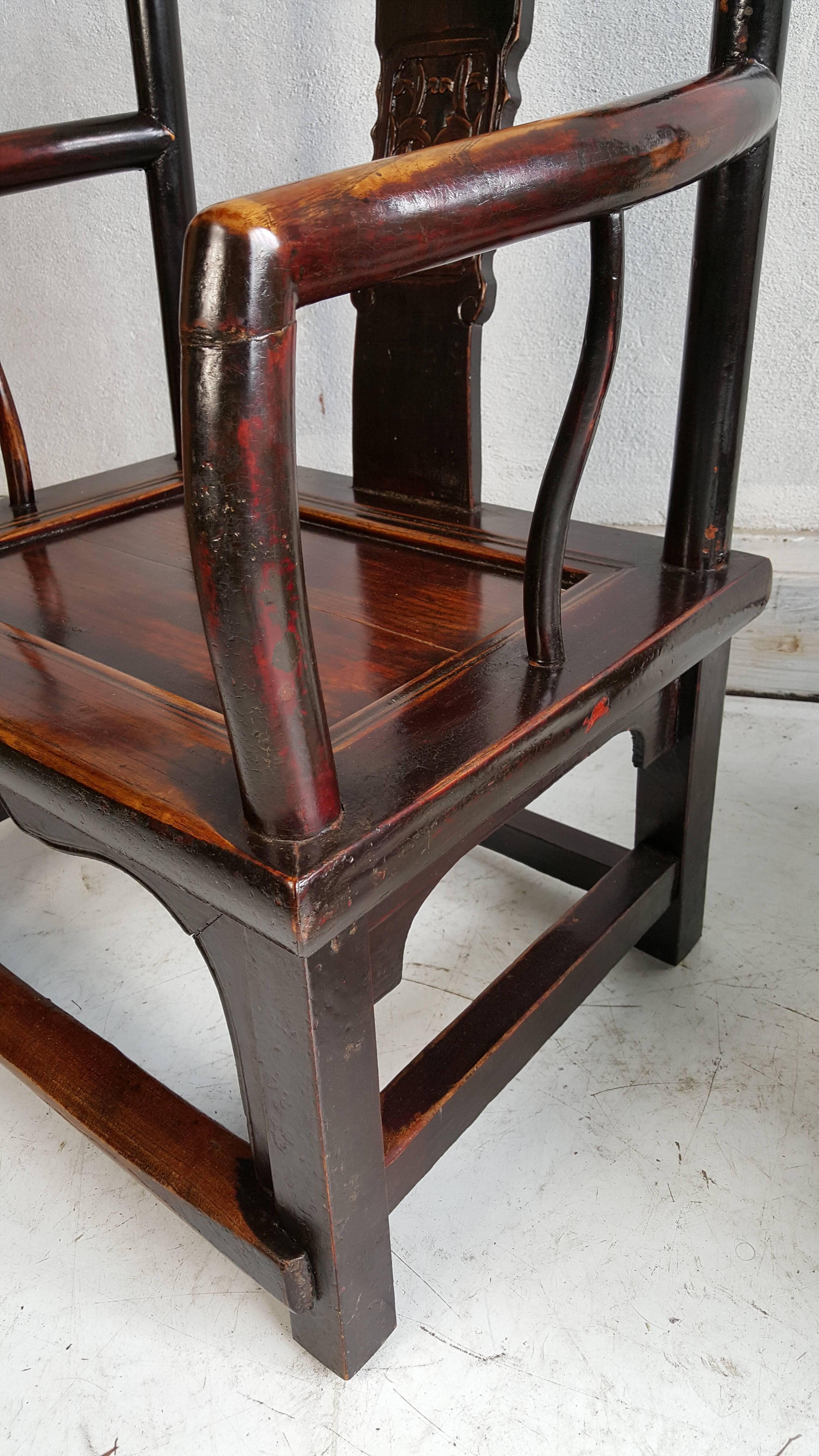 Ensemble de quatre chaises officielles chinoises, bois de rose, dynastie Qing, Chine Abîmé - En vente à Buffalo, NY