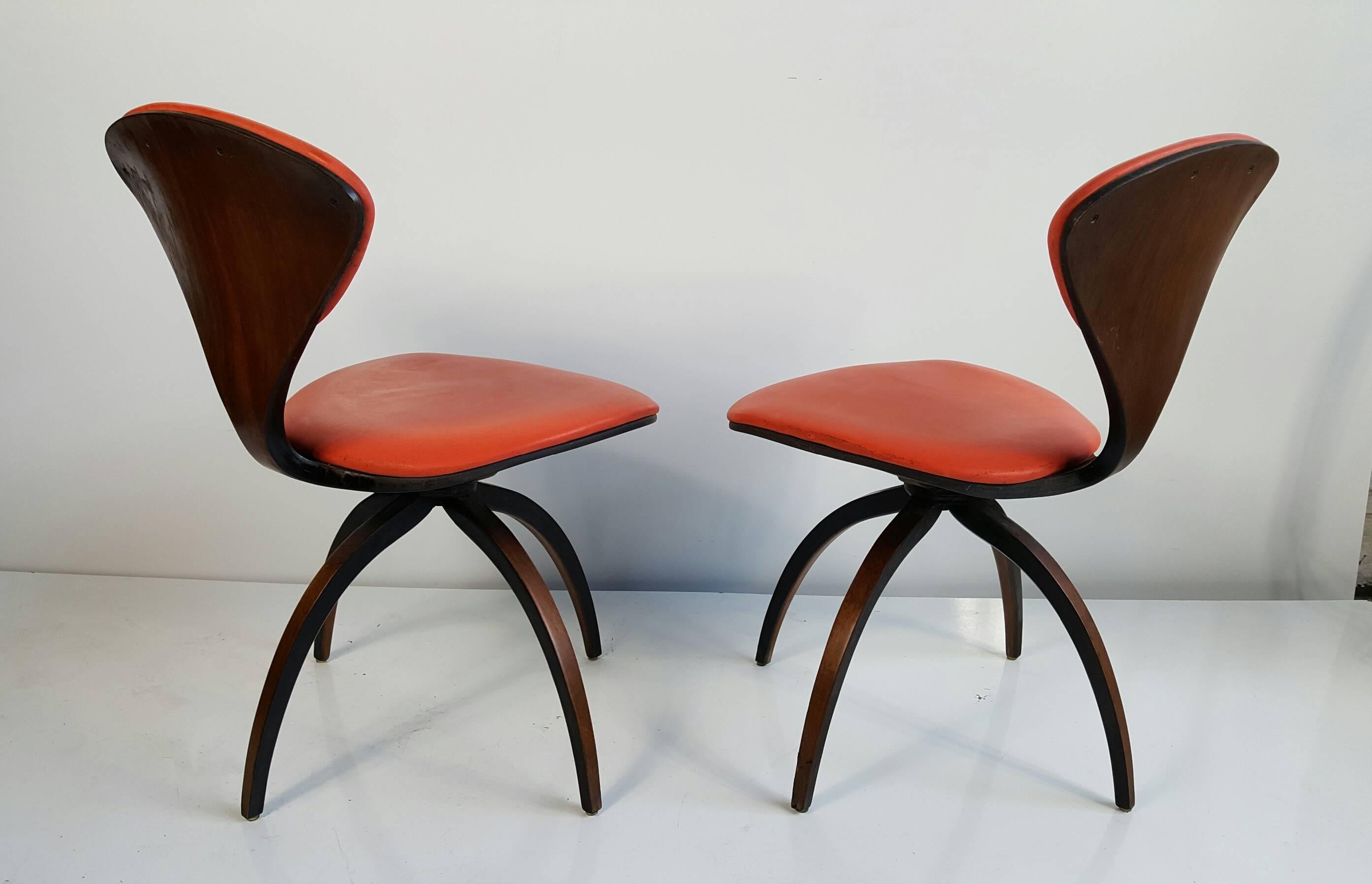 Mid-Century Modern Pair of Norman Cherner Swivel Chairs for Plycraft, American, circa 1959