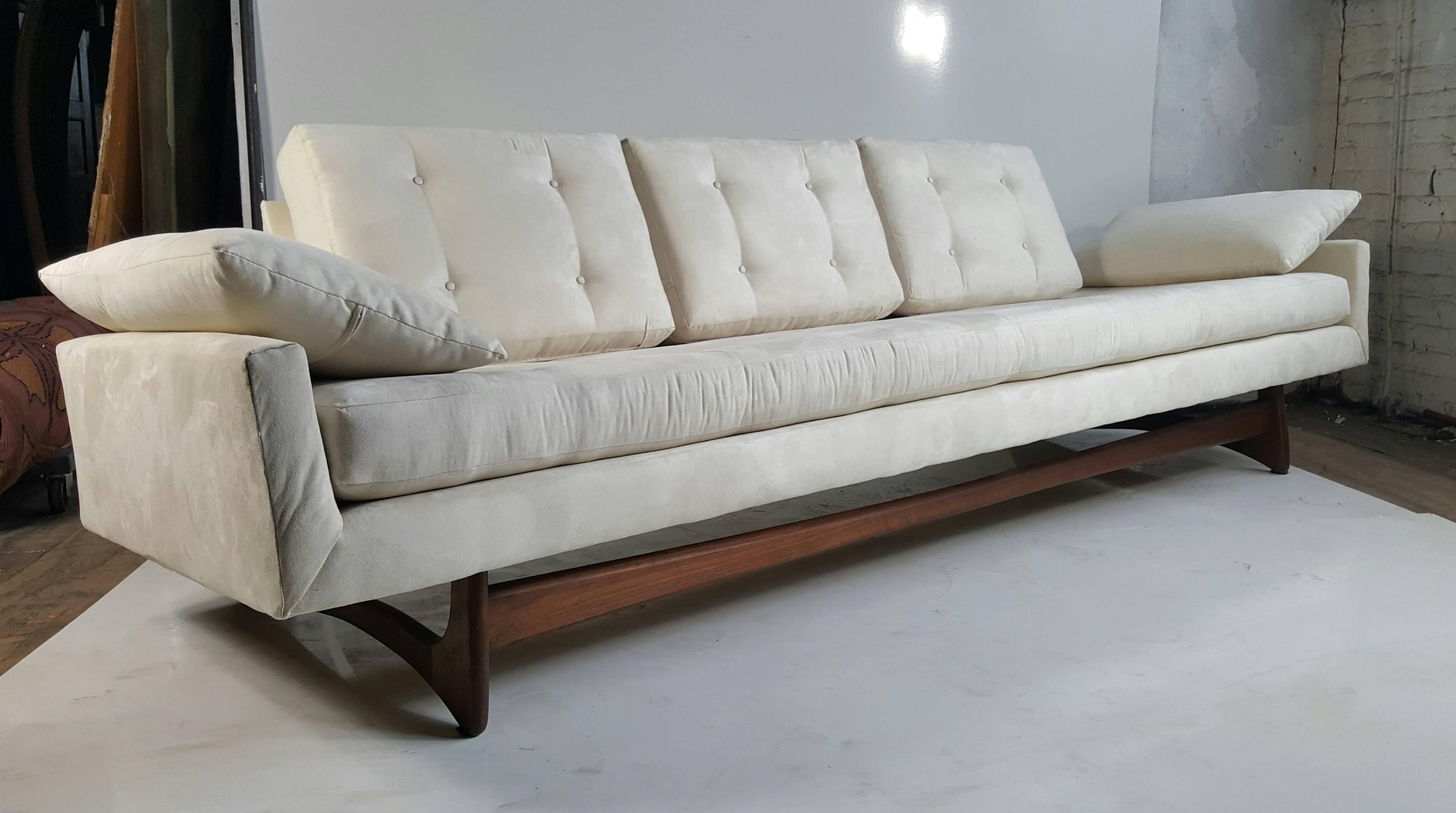 Classic Mid-Century Modern sofa made by Craft Associates, designed by Adrian Pearsall reflects the stunning sleek, elegant lines of Mid-Century design while remaining highly appropriate for contemporary life. Recently upholstered in beautiful