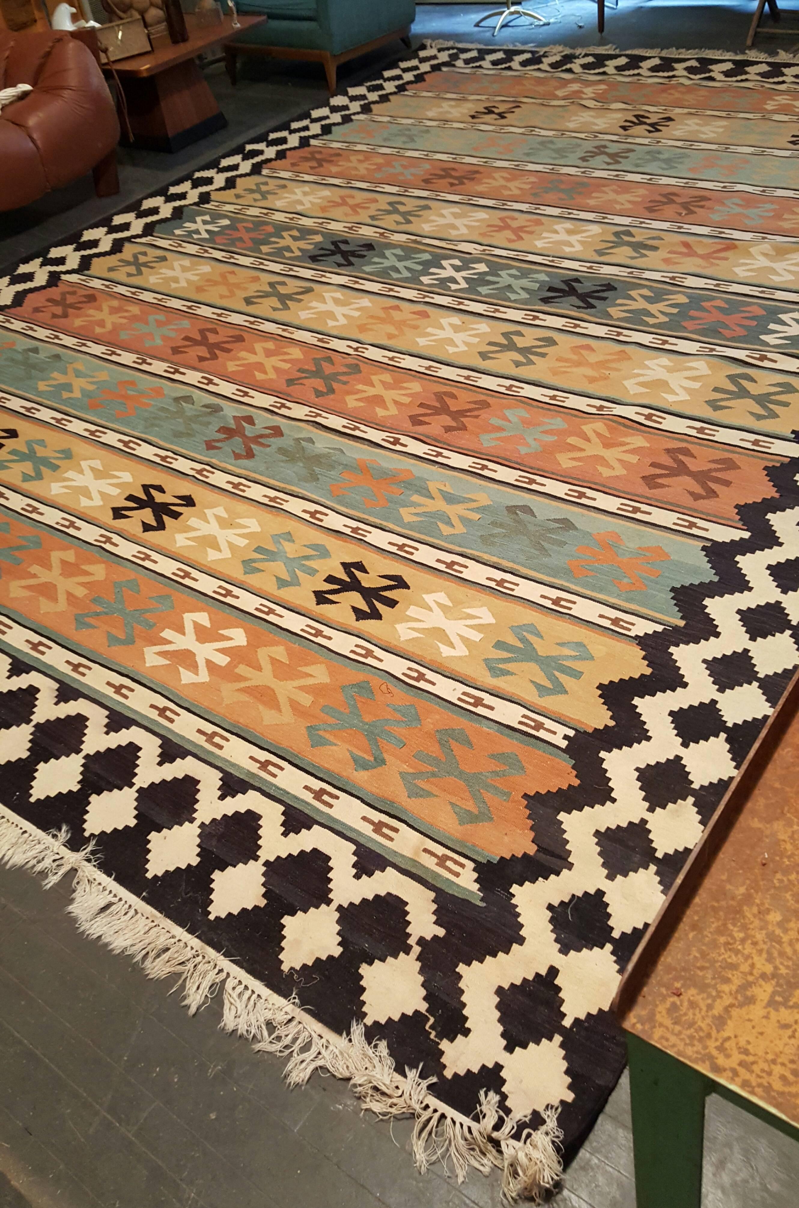 Monumental Handwoven Rug, Southwest, Tribal, Navajo In Excellent Condition In Buffalo, NY