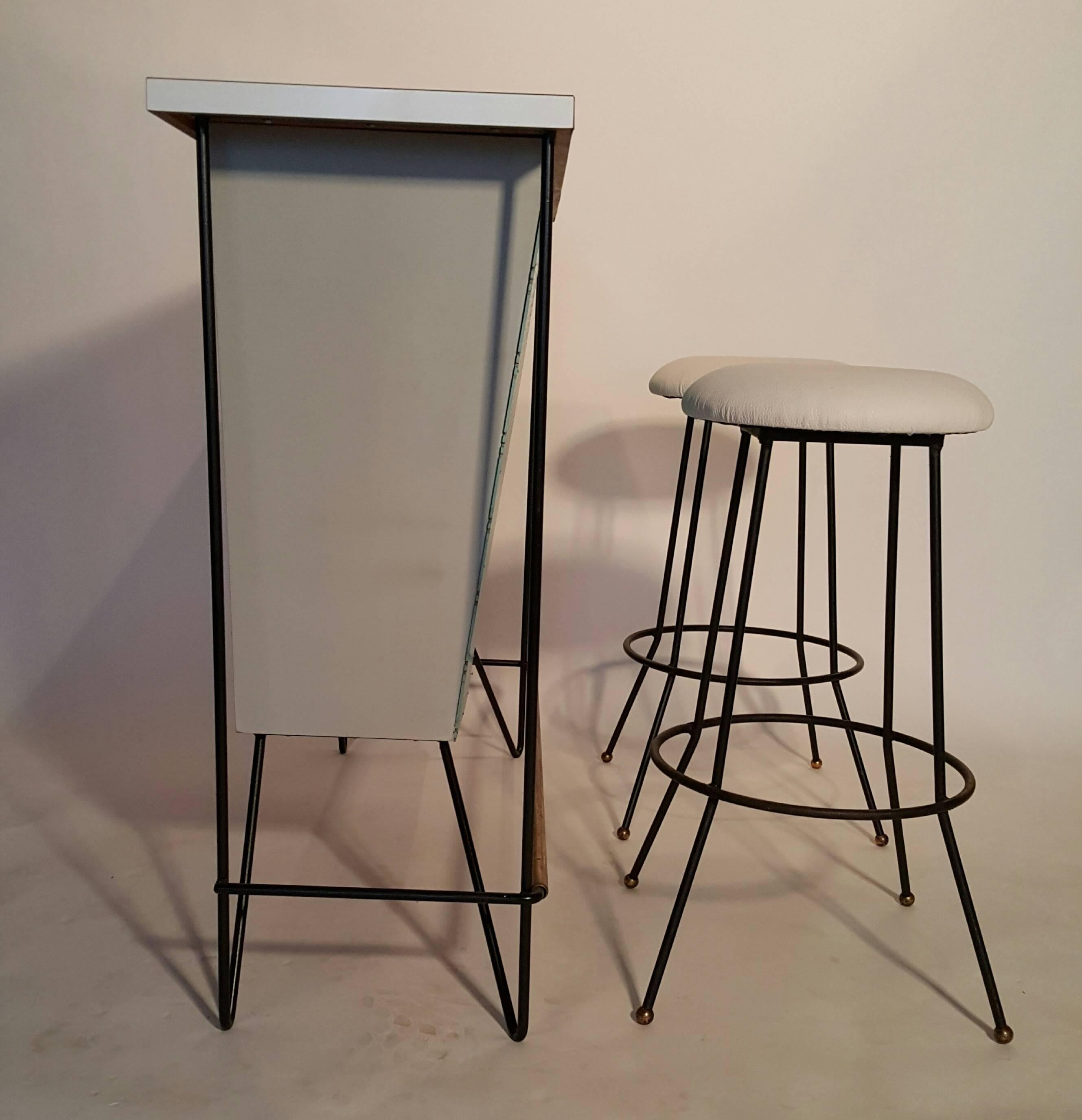 free standing bar with stools