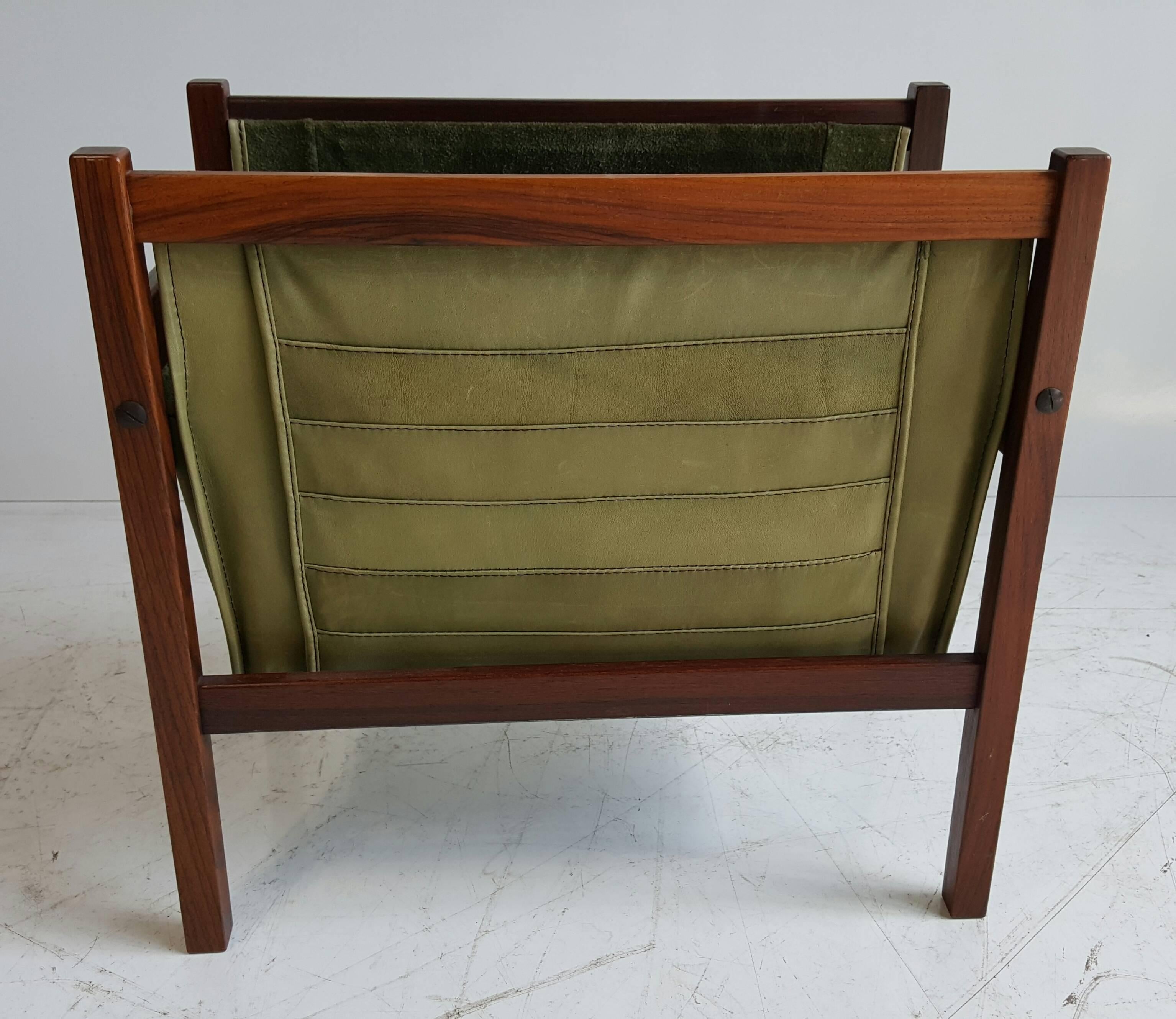 Danish rosewood and leather magazine/newspaper holder, wonderful design, quality as to expect from cabinet makers from Denmark, beautiful moss green hand-stiched leather, retains original rosewood insert (often missing.)