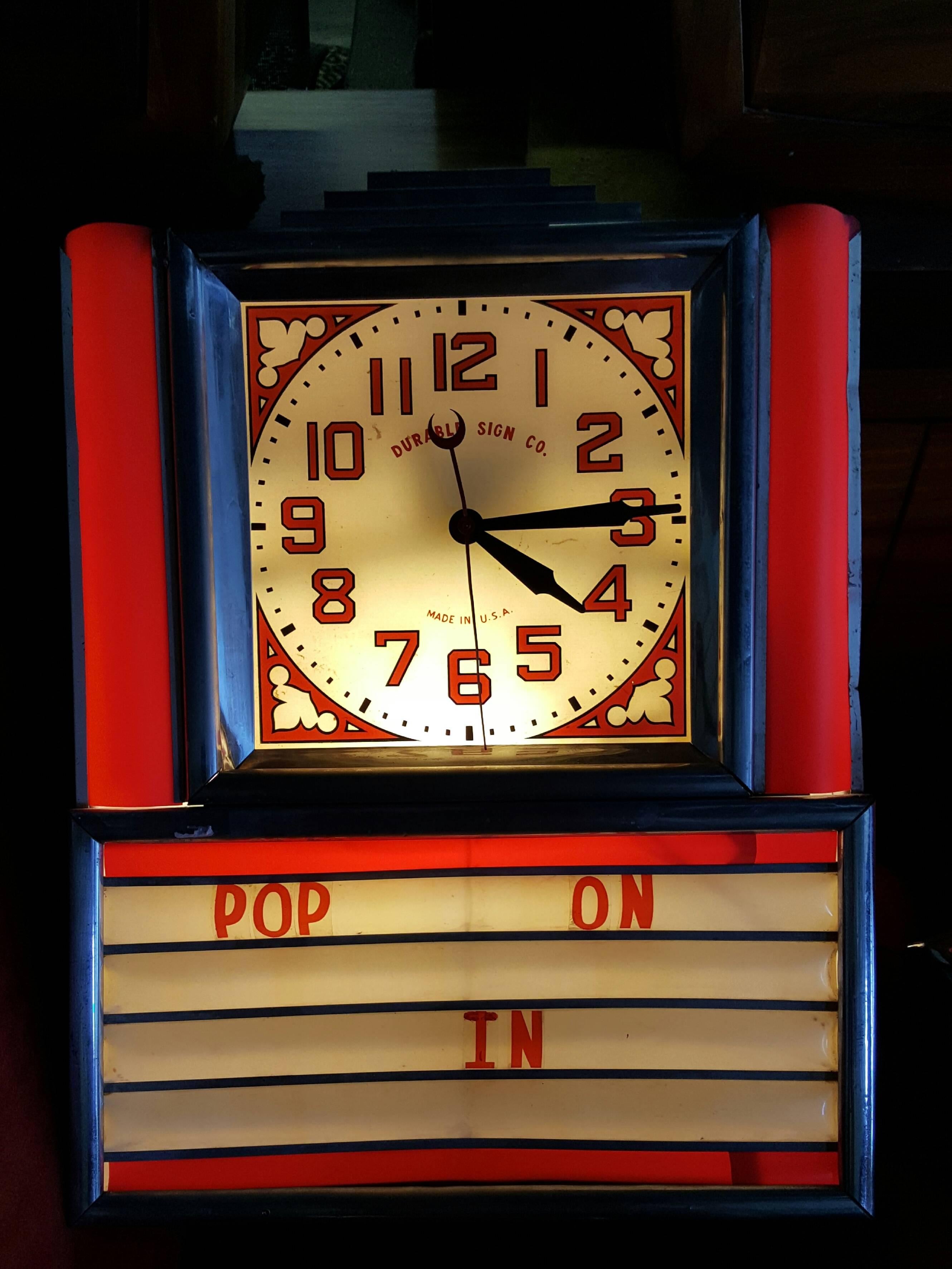 Art Deco Light-Up Clock In Good Condition In Buffalo, NY