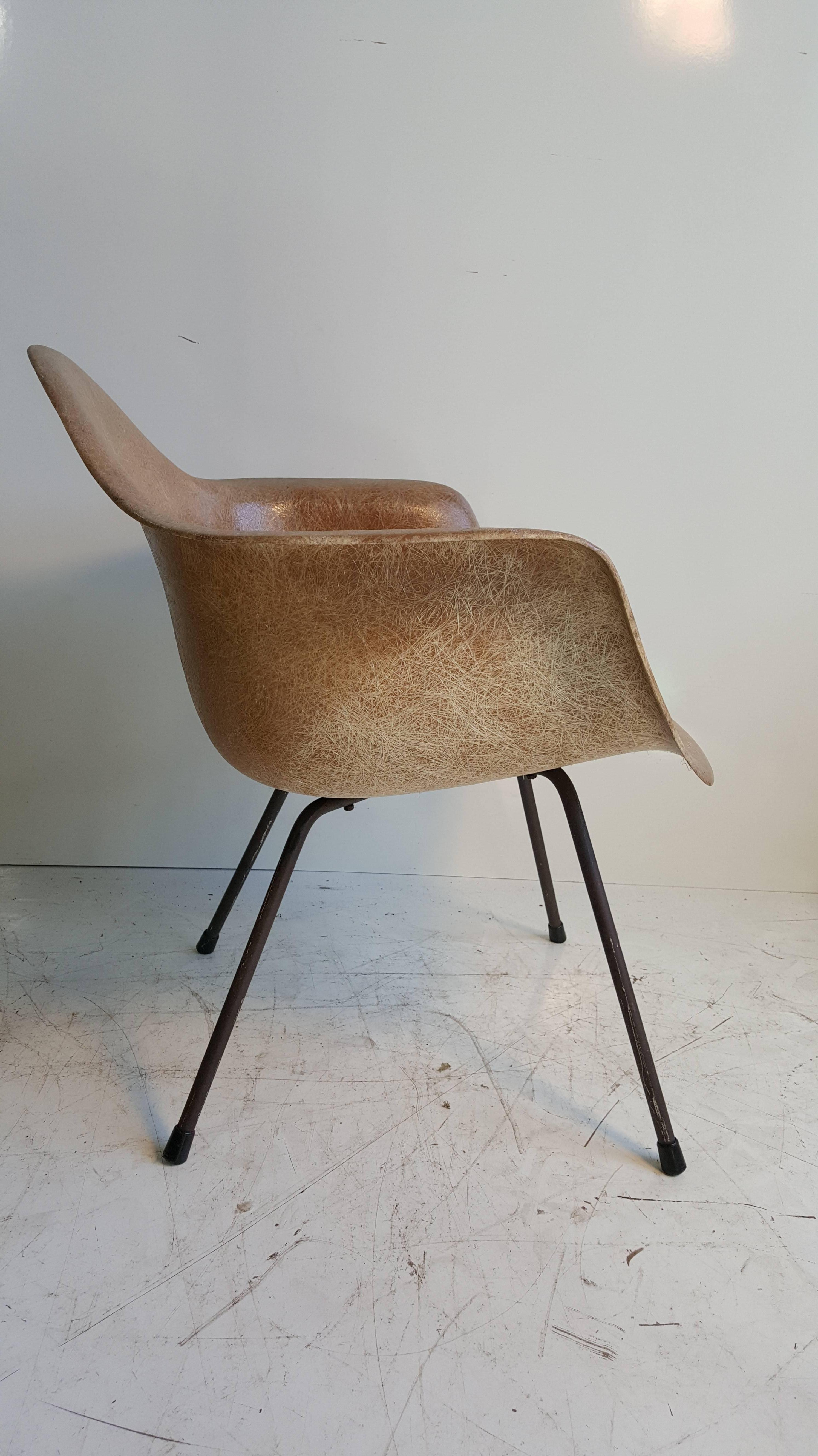 American Early 2nd Generation Charles and Ray Eames Arm Shell Chair For Sale