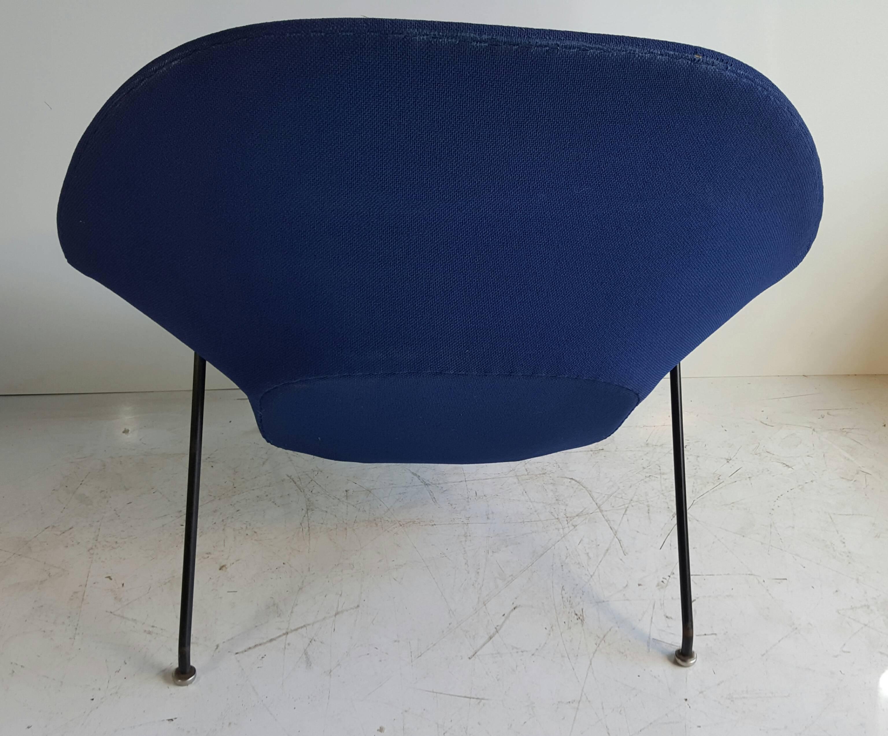 American Classic Mid-Century Modern Womb Chair by Eero Saarinen for Knoll