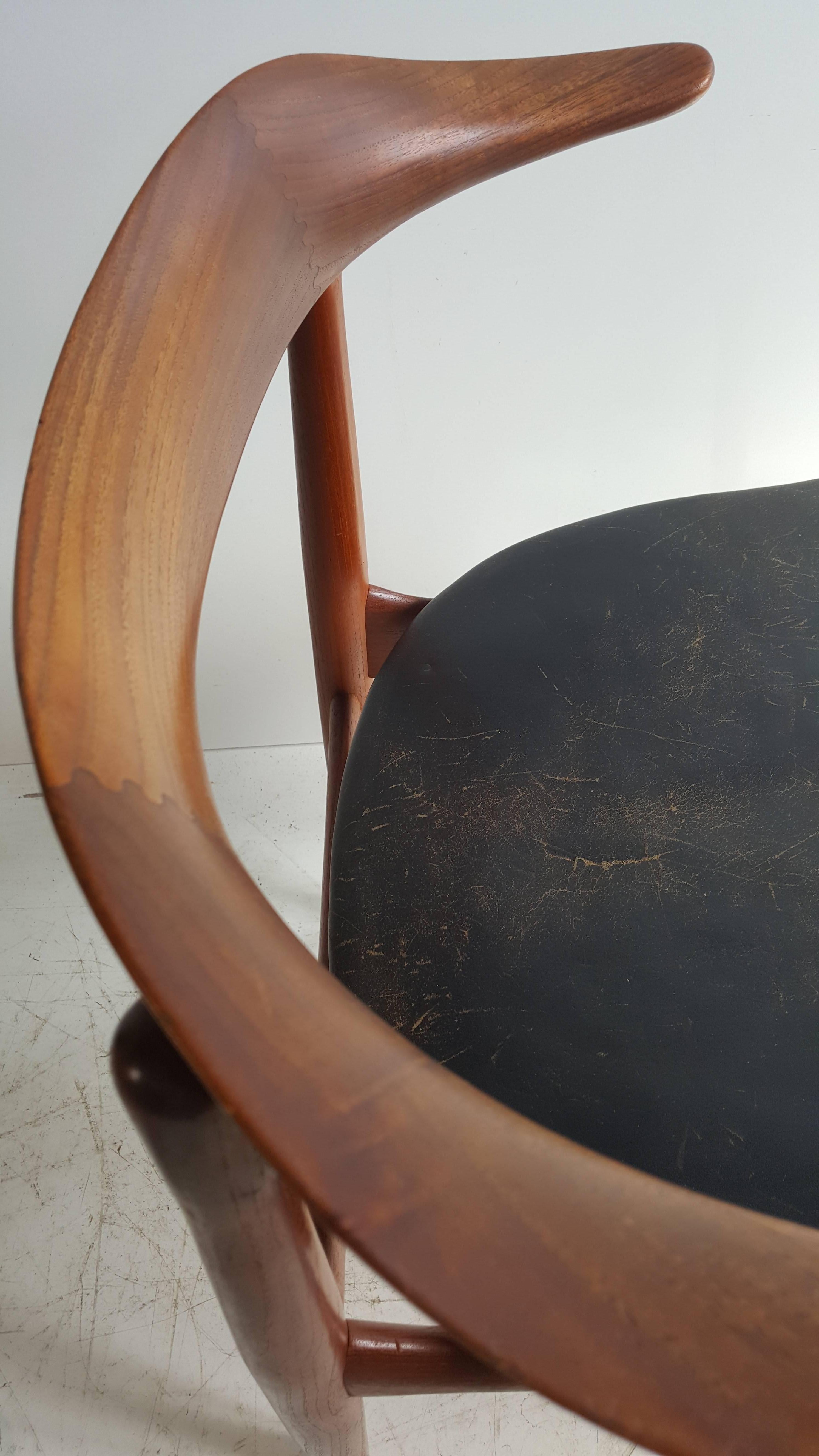 Dänischer moderner Sessel aus Nussbaumholz und Leder von Povl Dinesen im Angebot 2