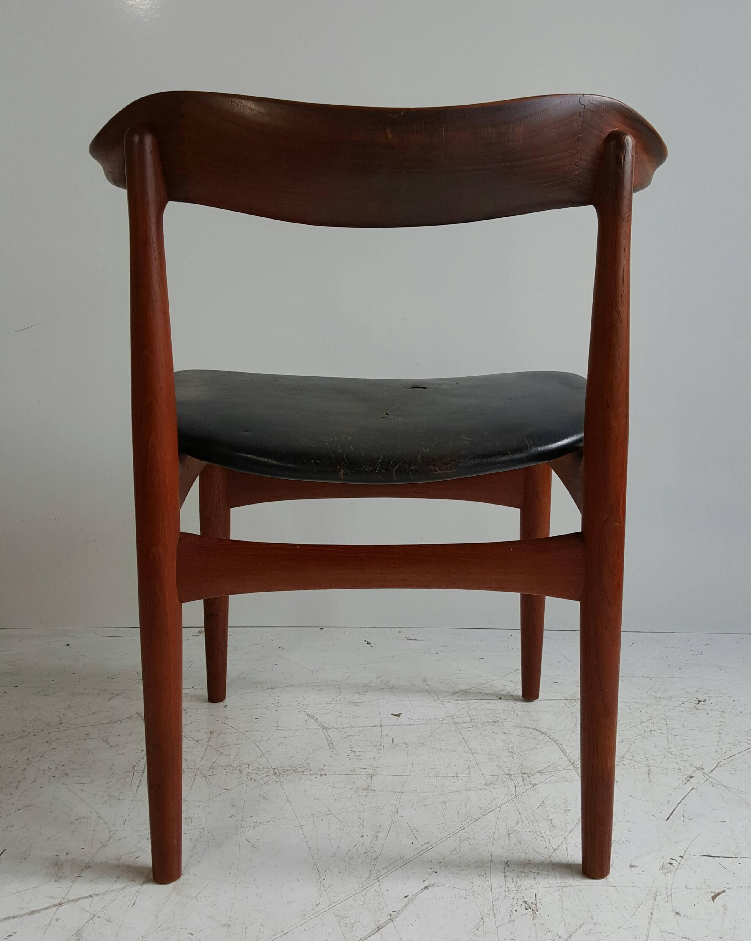 Dänischer moderner Sessel aus Nussbaumholz und Leder von Povl Dinesen im Angebot 5