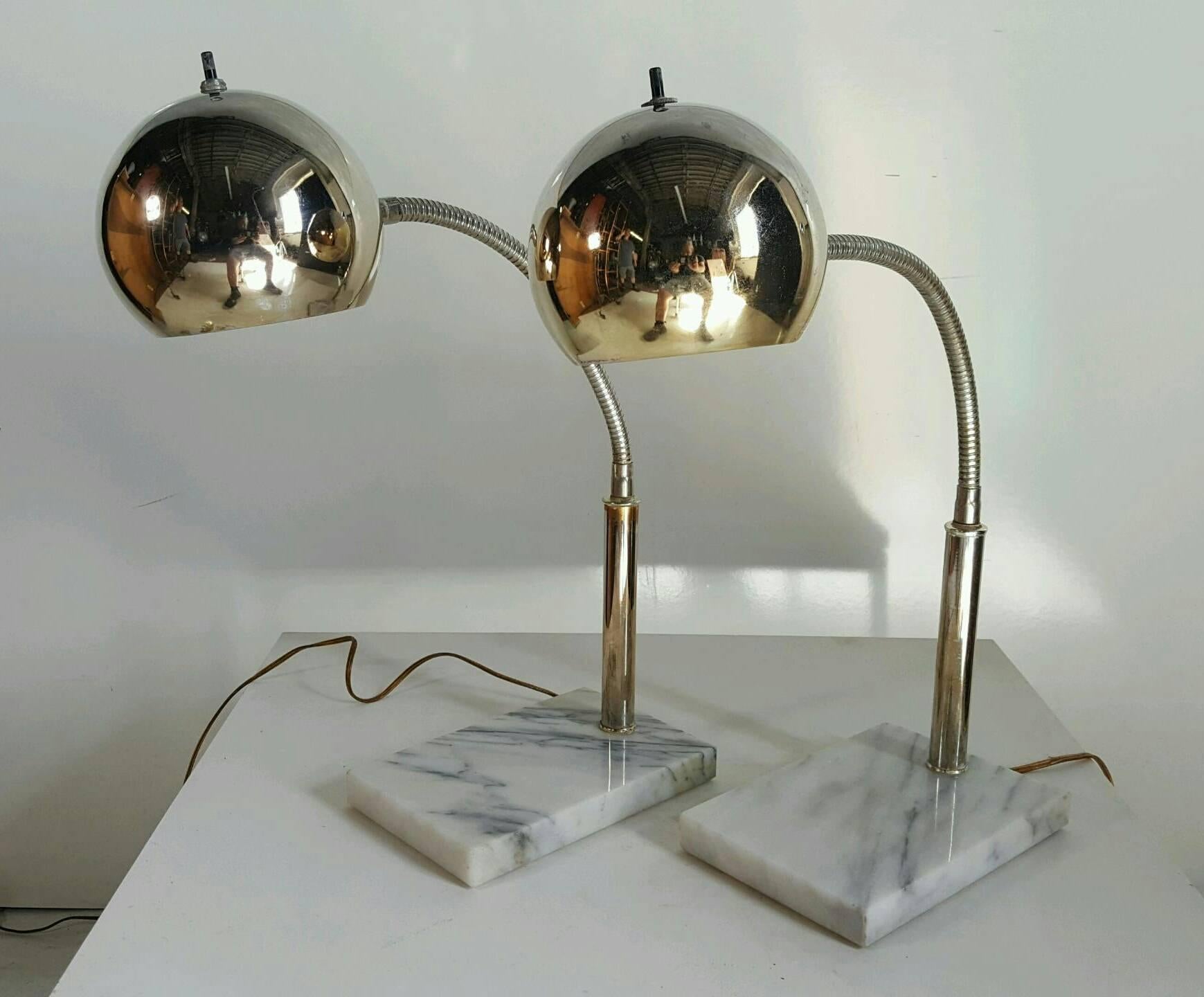 Pair of Mid-Century Modern Italian Marble and Chrome Eye Ball Lamps In Good Condition In Buffalo, NY