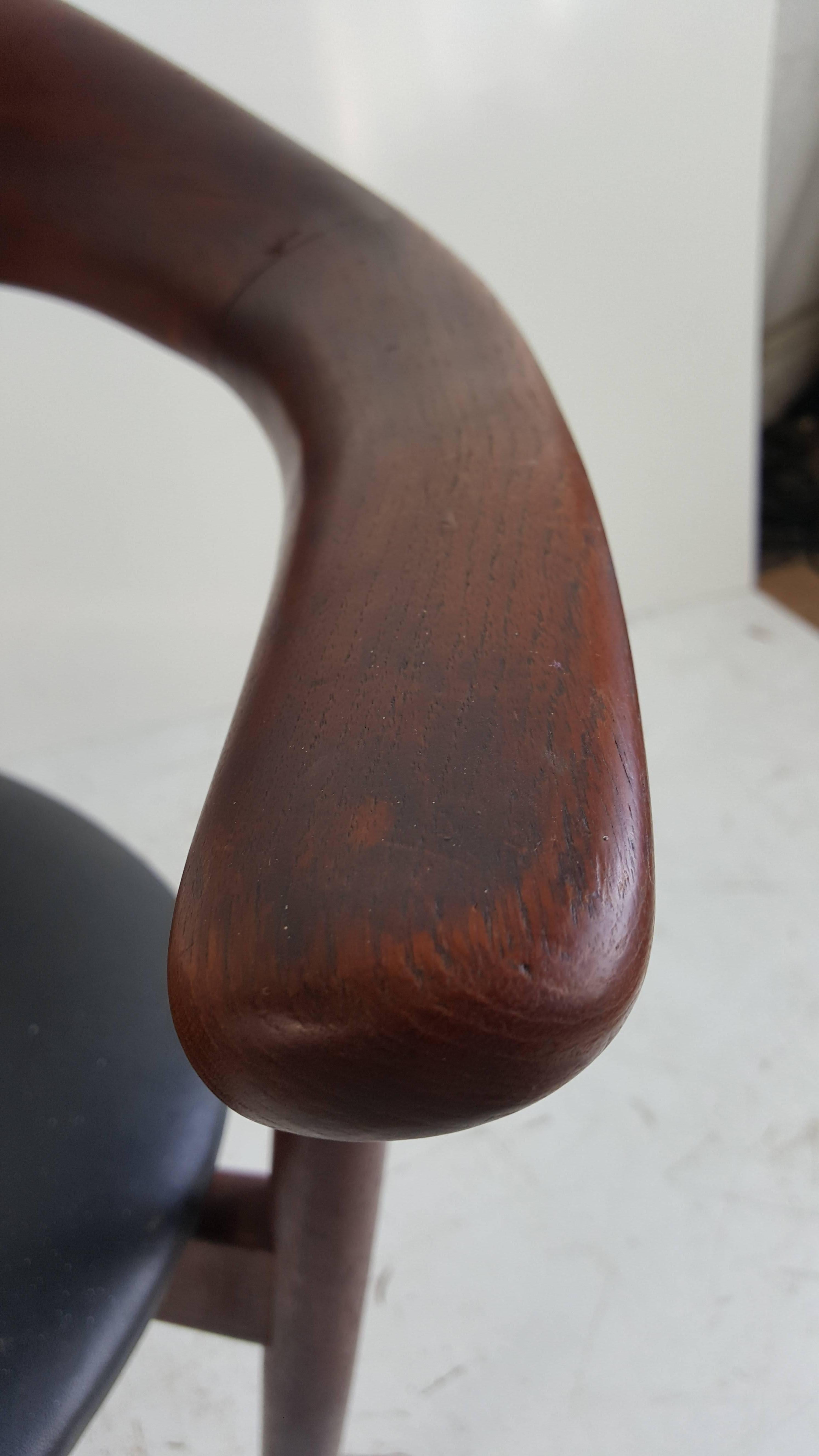 Modernist Sculptural Walnut and Leather Armchair by Johannes Andersen In Good Condition In Buffalo, NY