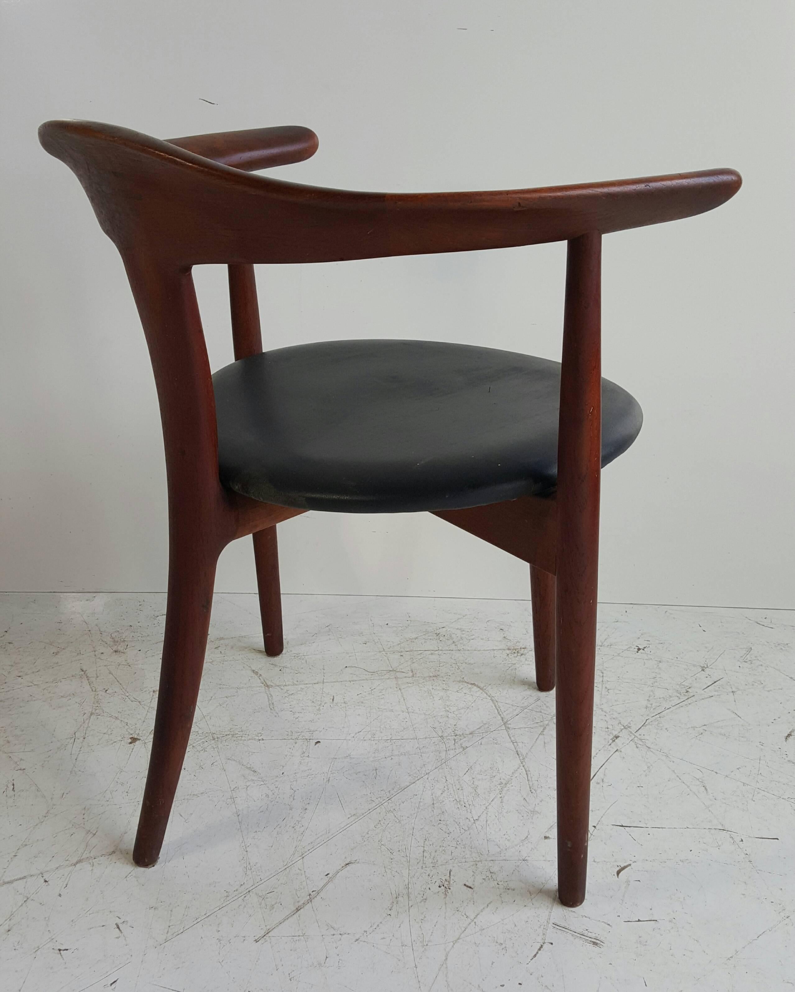20th Century Modernist Sculptural Walnut and Leather Armchair by Johannes Andersen