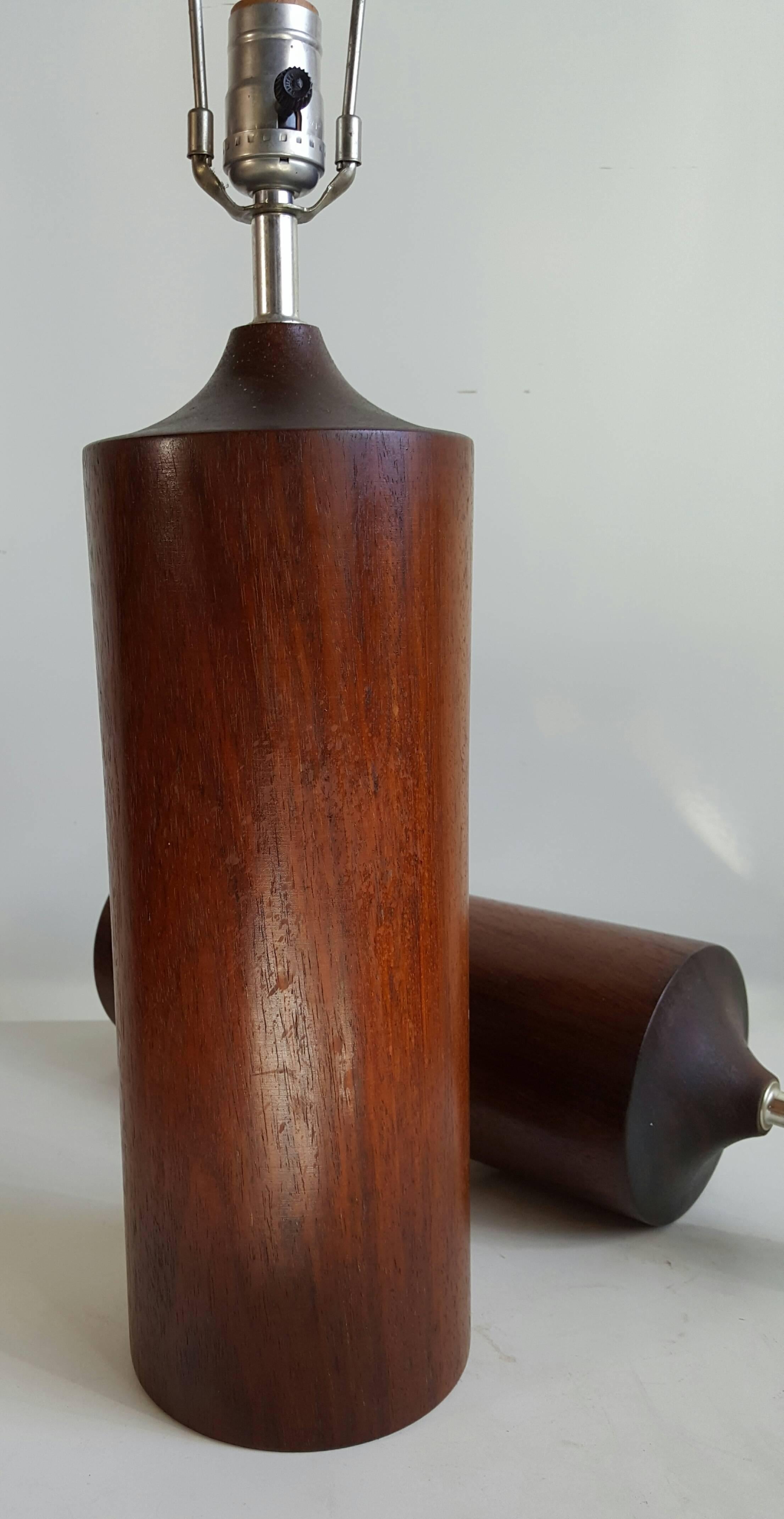 20th Century Classic Pair of Modernist Turned Walnut Lamps Manner of Phillip Lloyd Powell