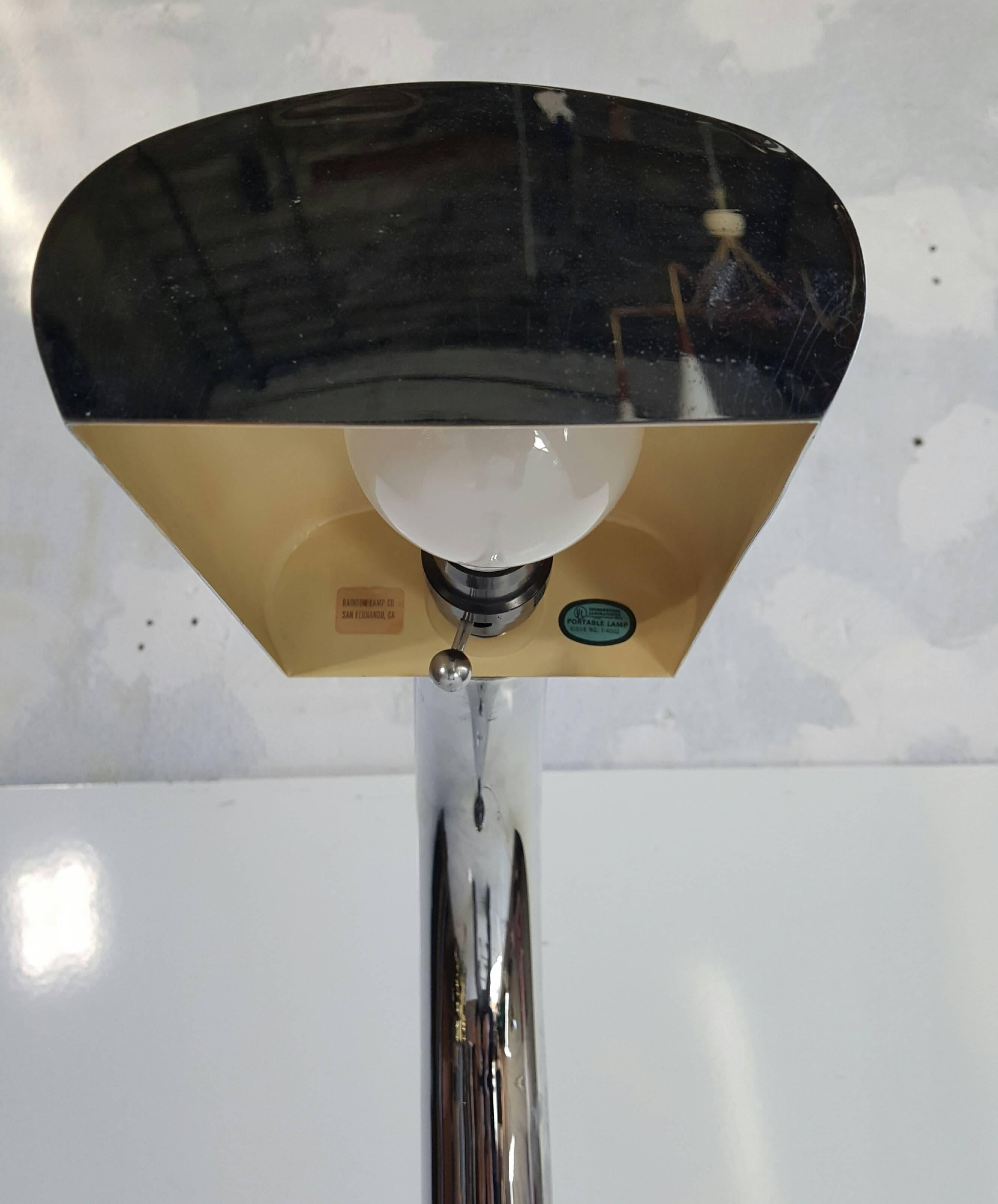 Lampada da terra modernista in acciaio cromato di Jim Bindman per Rainbow Lamp Co In condizioni buone in vendita a Buffalo, NY