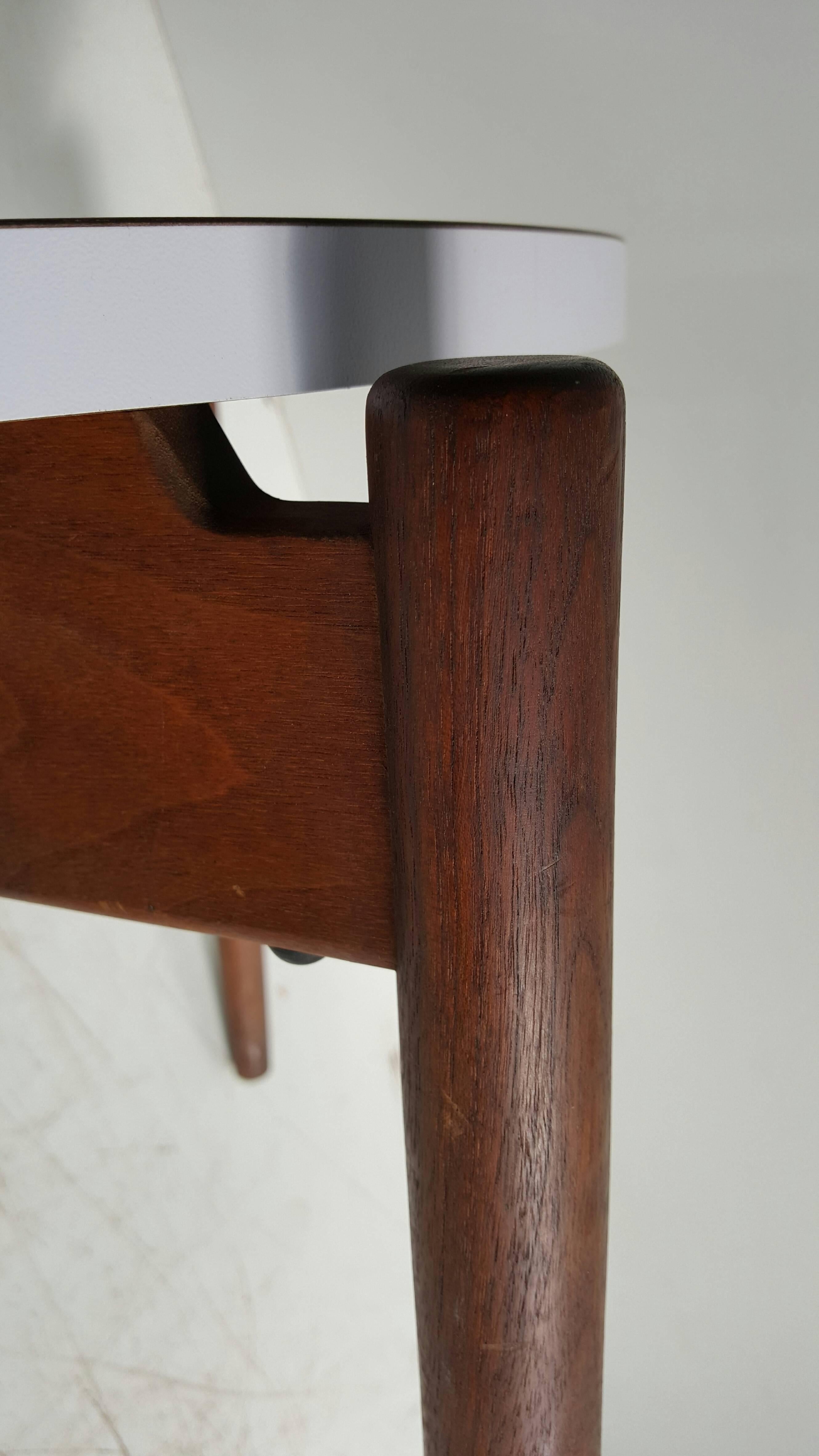 Modernist side table, walnut and laminate designed by Jens Risom, simple, elegant design, retains original Jens Risom Design Inc. label.