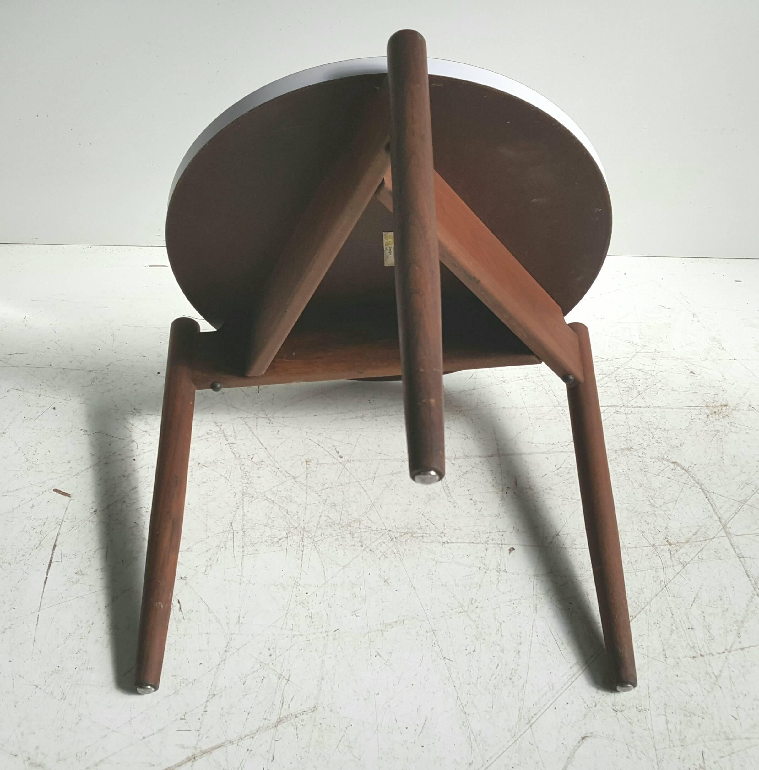 Modernist Side Table, Walnut and Laminate, Designed by Jens Risom In Excellent Condition For Sale In Buffalo, NY