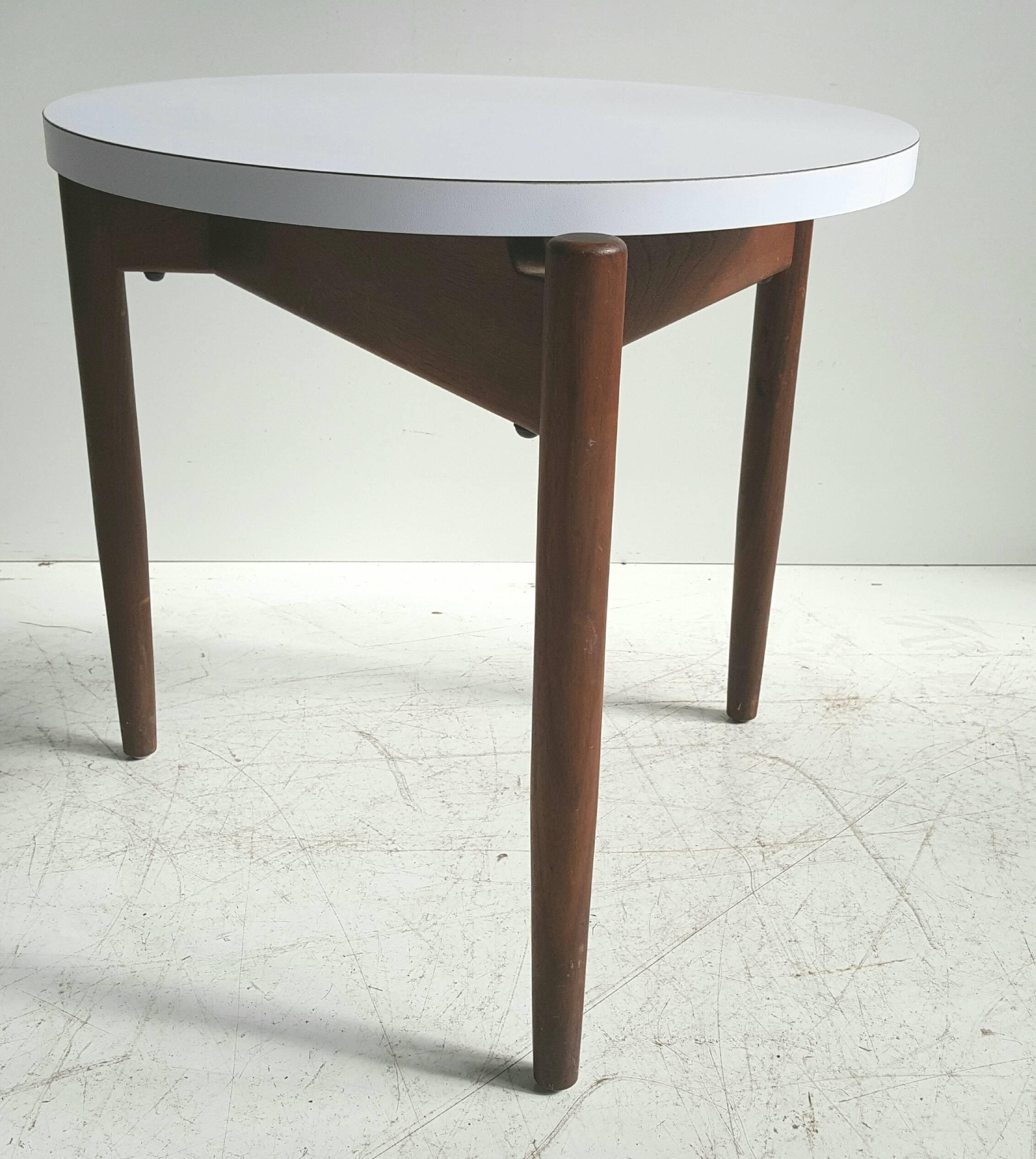 20th Century Modernist Side Table, Walnut and Laminate, Designed by Jens Risom For Sale