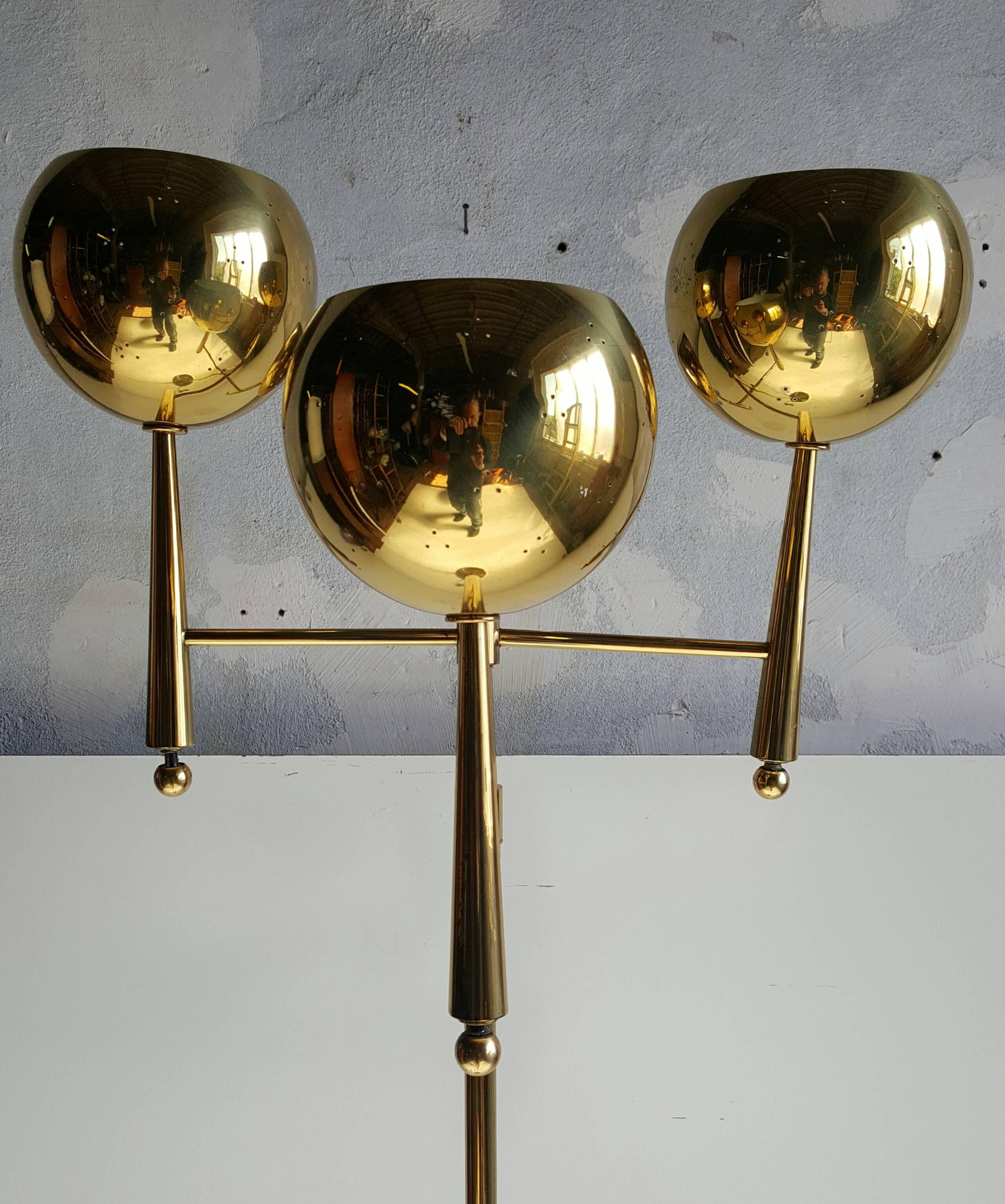 Rare Brass Four Eyeball Floor Lamp, Modernist, Regency by Stiffel, Parzinger In Good Condition In Buffalo, NY