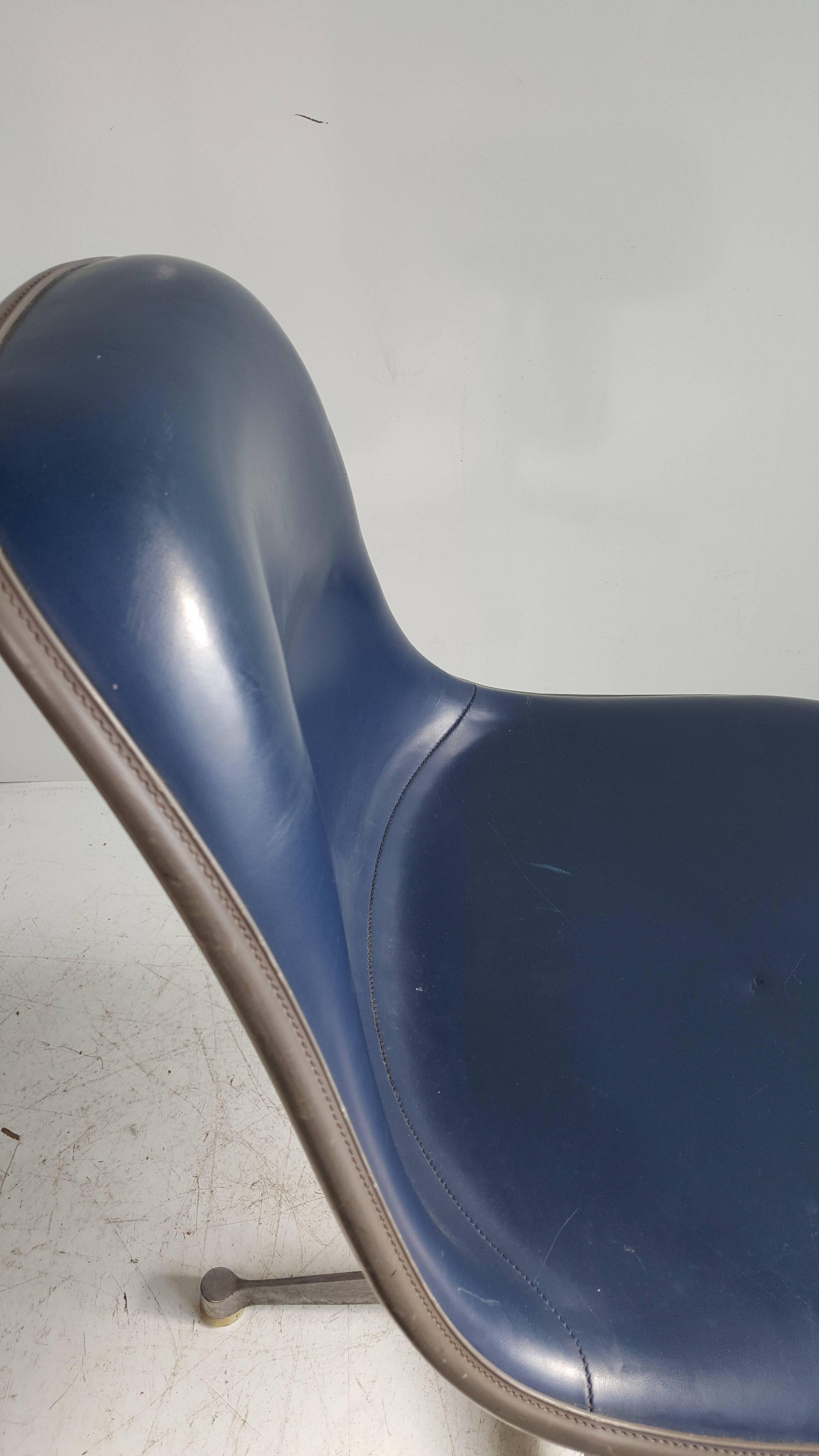 Charles & Ray Eames PSCC Padded Desk Chair by Herman Miller In Good Condition In Buffalo, NY