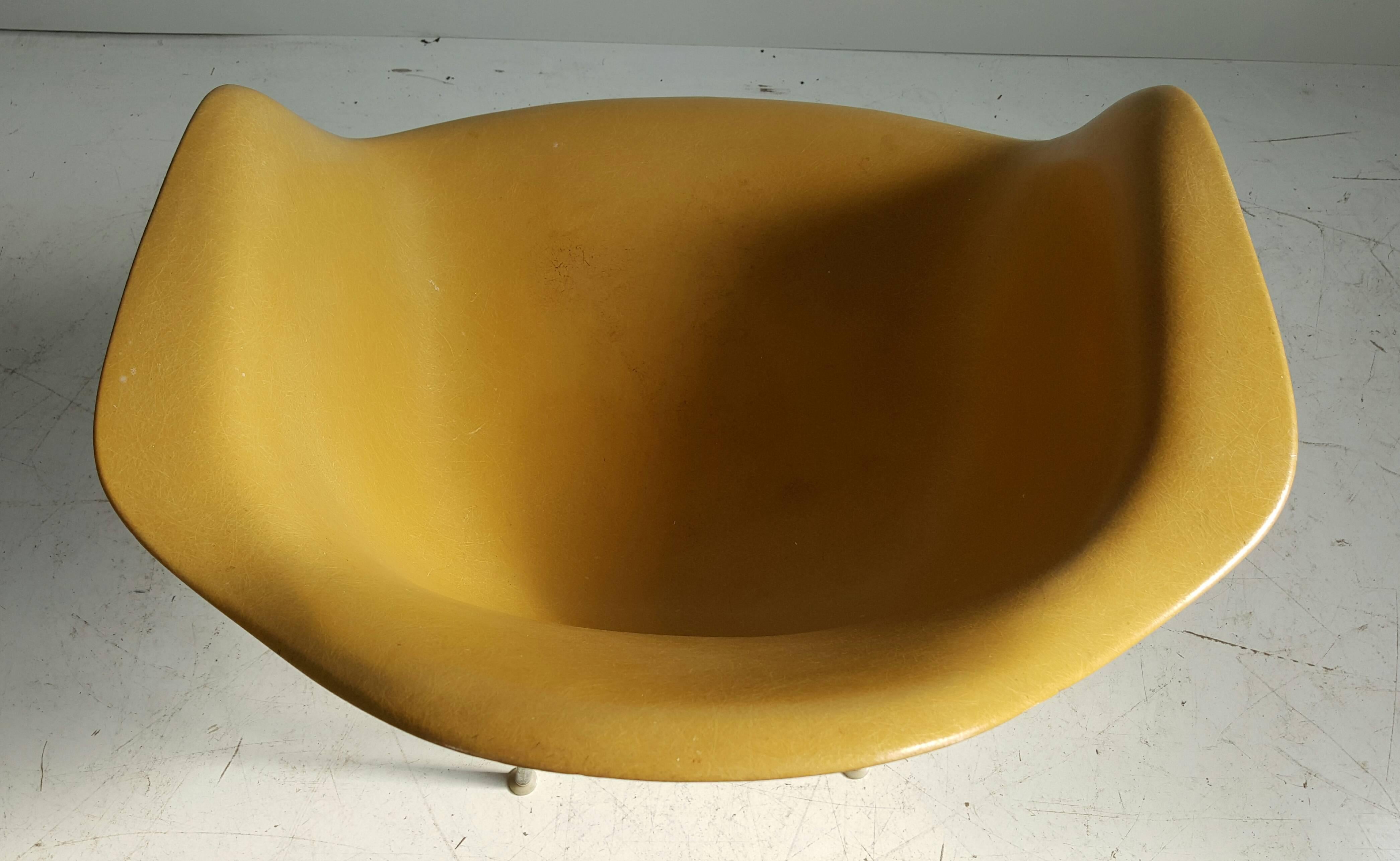 Fiberglass Charles and Ray Eames Arm Shell Chair, Classic Mid-Century Modern
