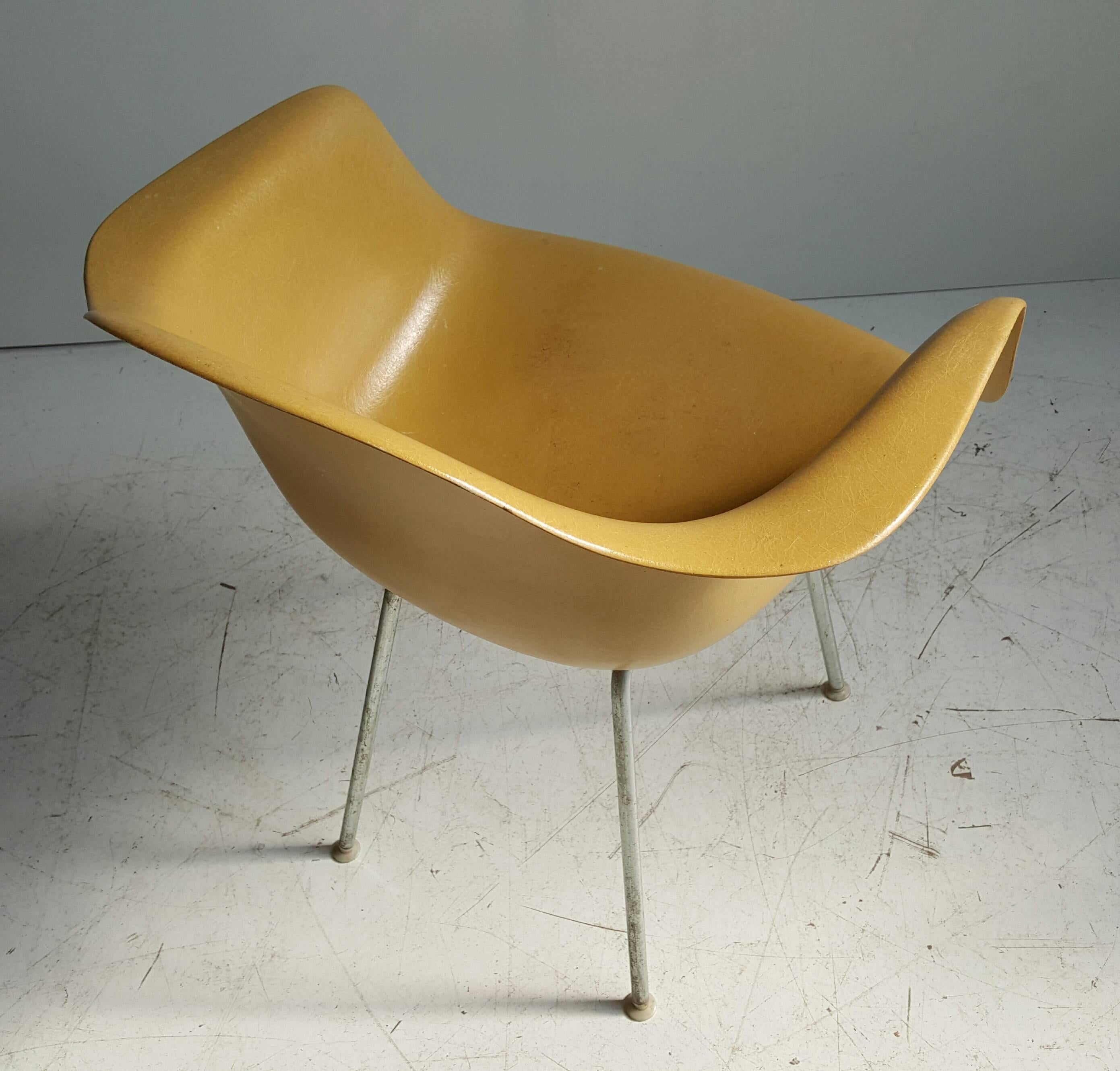 Charles and Ray Eames Arm Shell Chair, Classic Mid-Century Modern 1