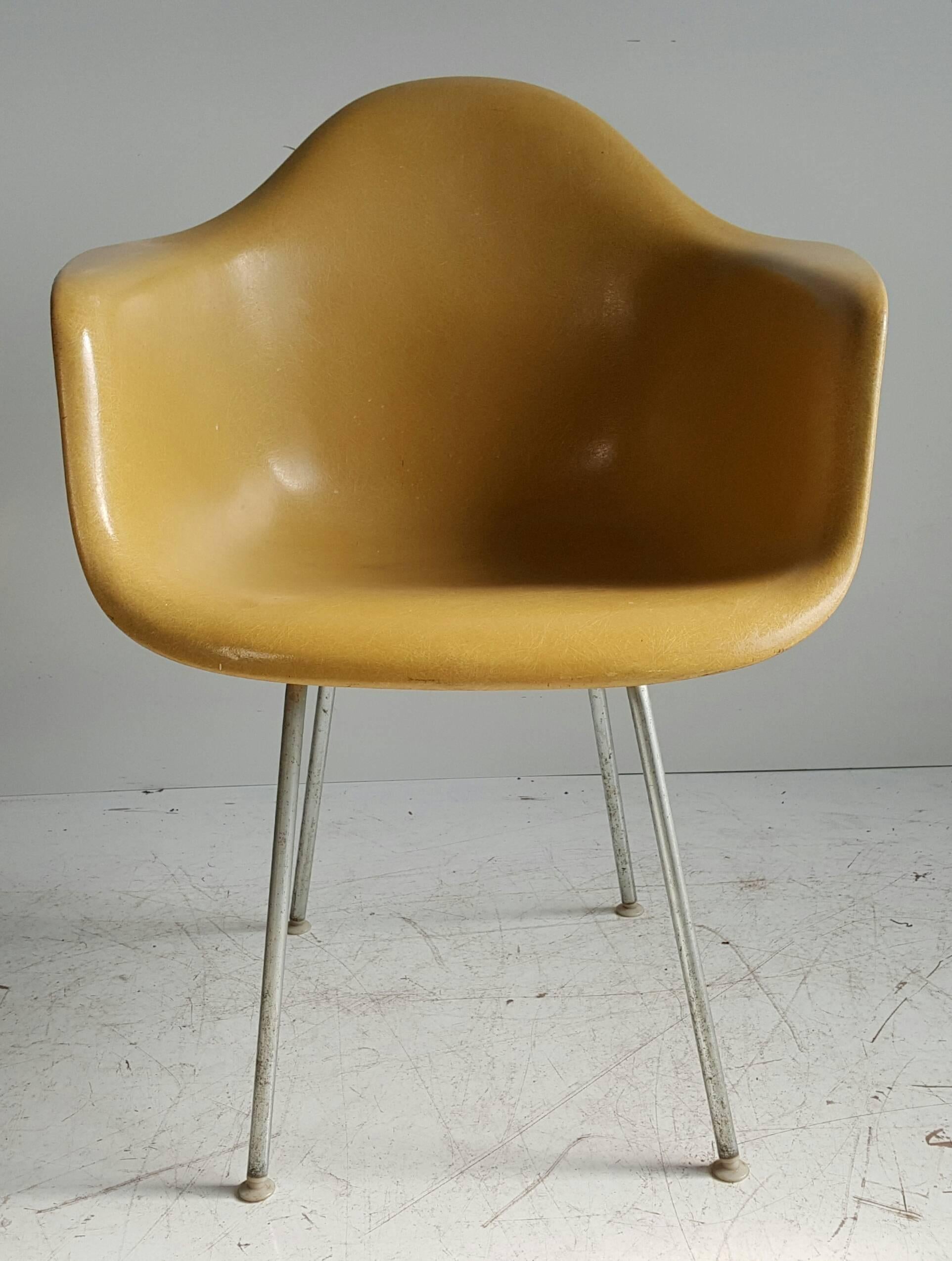 North American Charles and Ray Eames Arm Shell Chair, Classic Mid-Century Modern