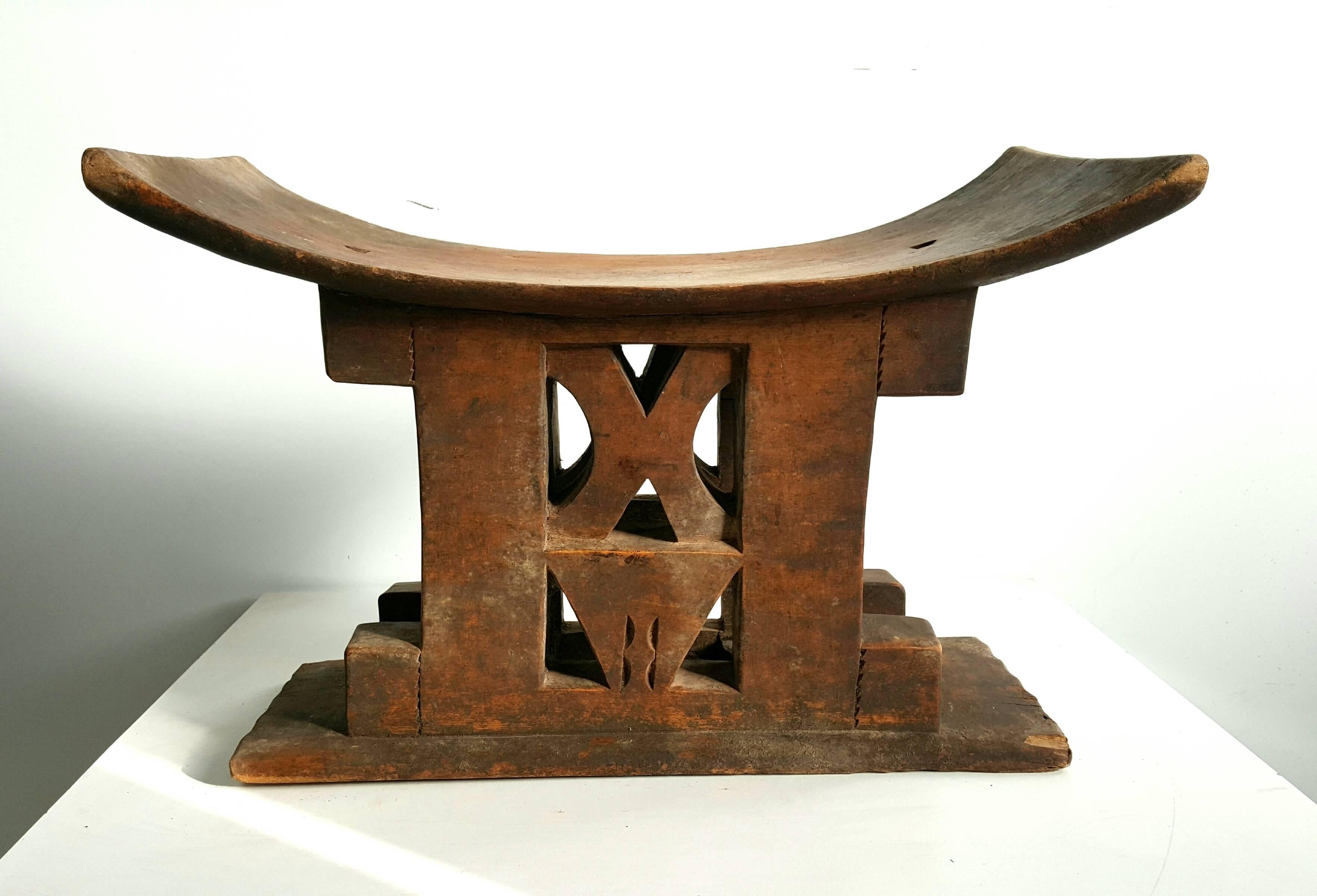 African Ashanti Wood Stool, Ghana, circa 1920s In Distressed Condition In Buffalo, NY