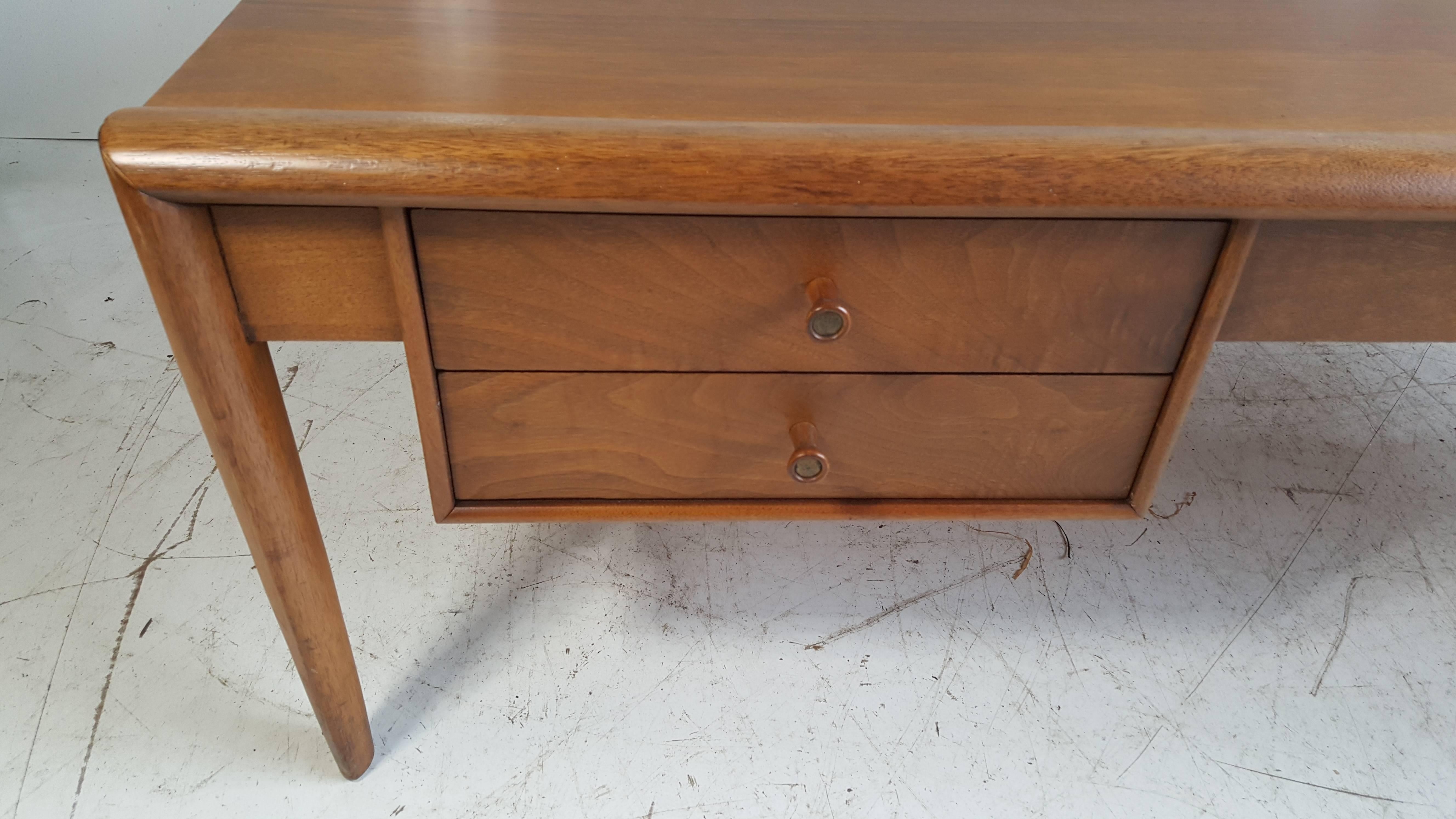 Mid-Century Modern Cocktail or Coffee Table in the Manner of Robsjohn Gibbings 1