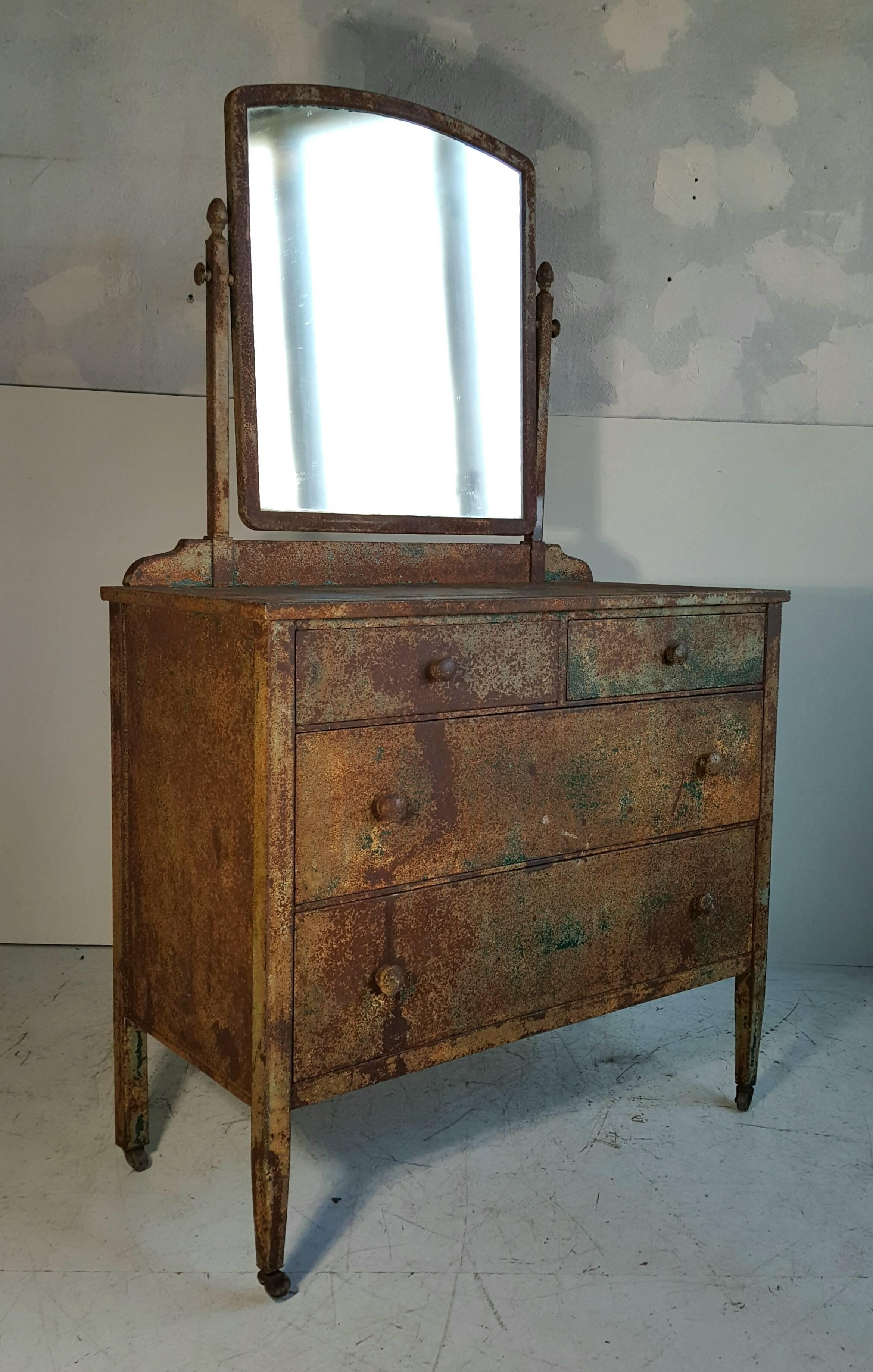 Mid-20th Century 1930s Industrial Steel four-Drawer Chest or Vanity