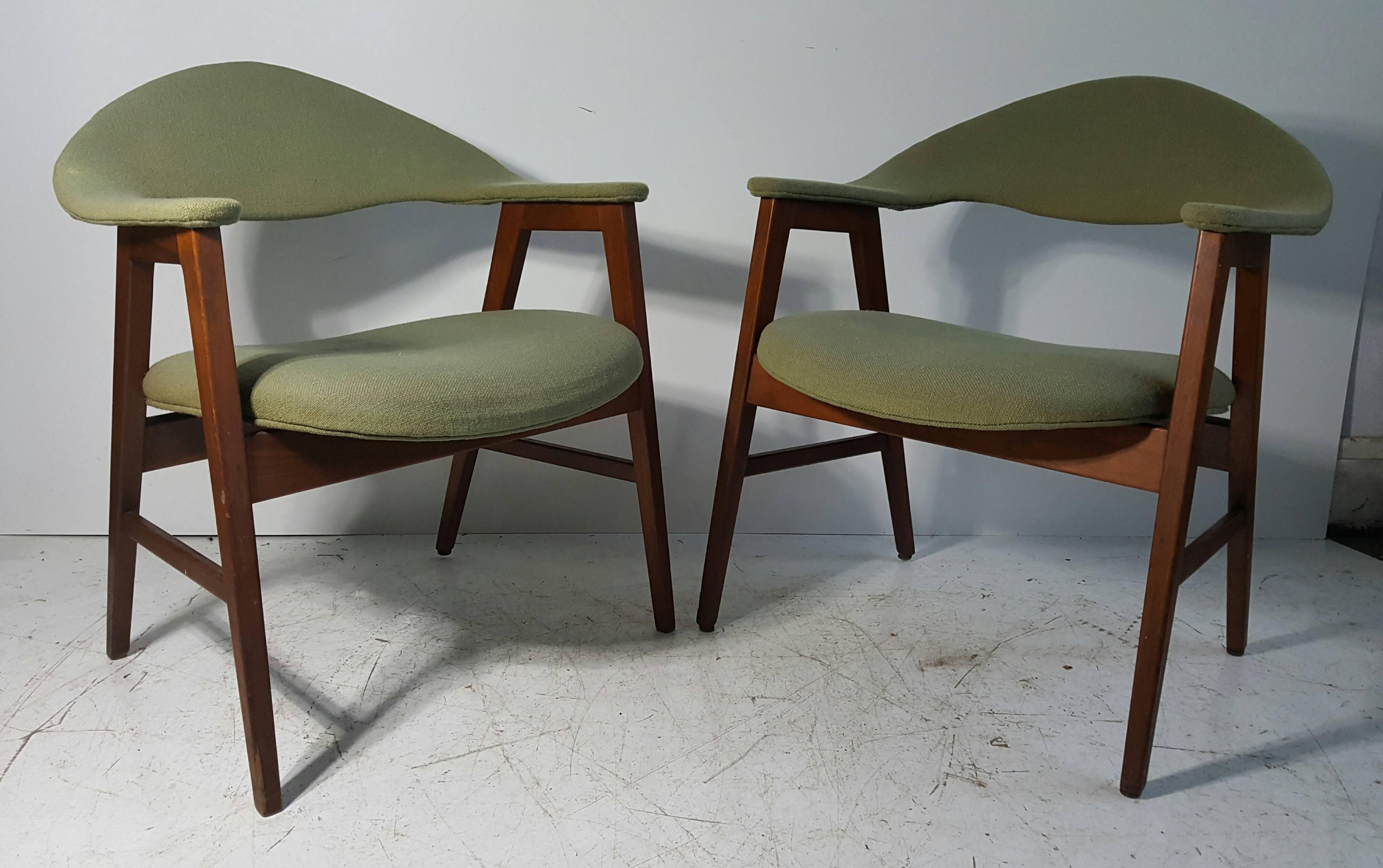 20th Century Pair of Danish Modern Lounge Chairs, Manner of Finn Juhl For Sale