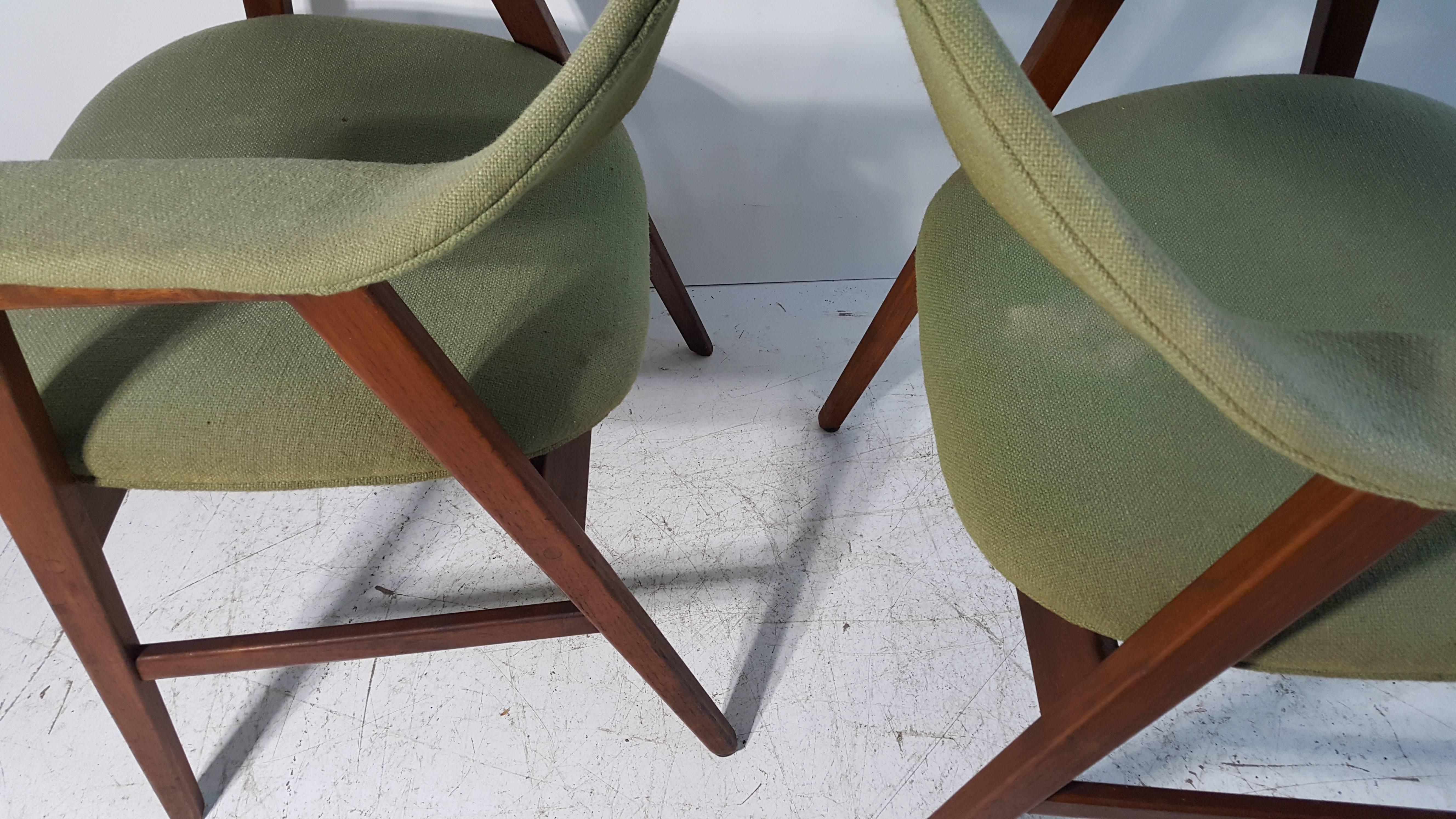 Pair of Danish Modern Lounge Chairs, Manner of Finn Juhl For Sale 1