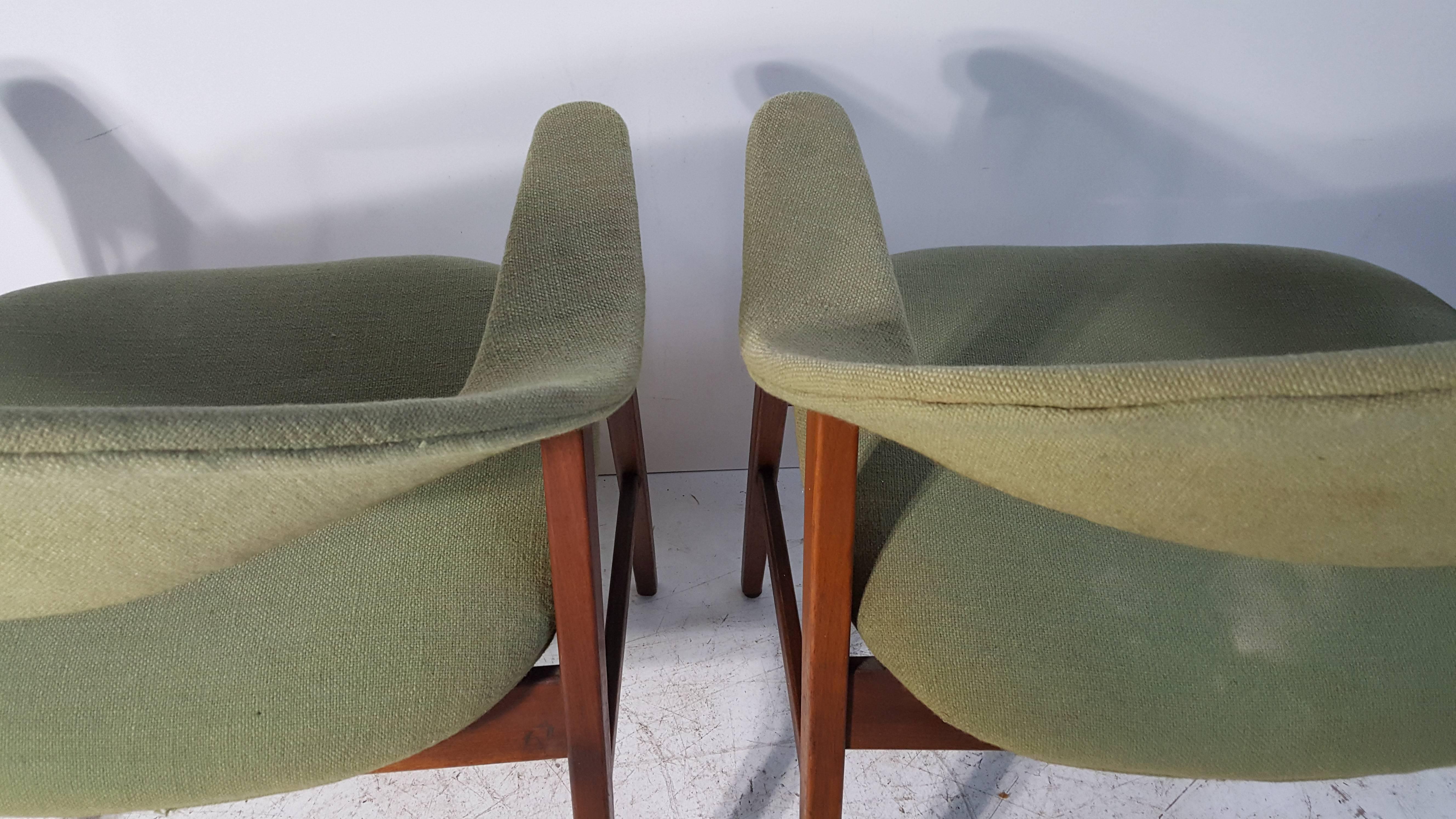 Pair of Danish Modern Lounge Chairs, Manner of Finn Juhl For Sale 2