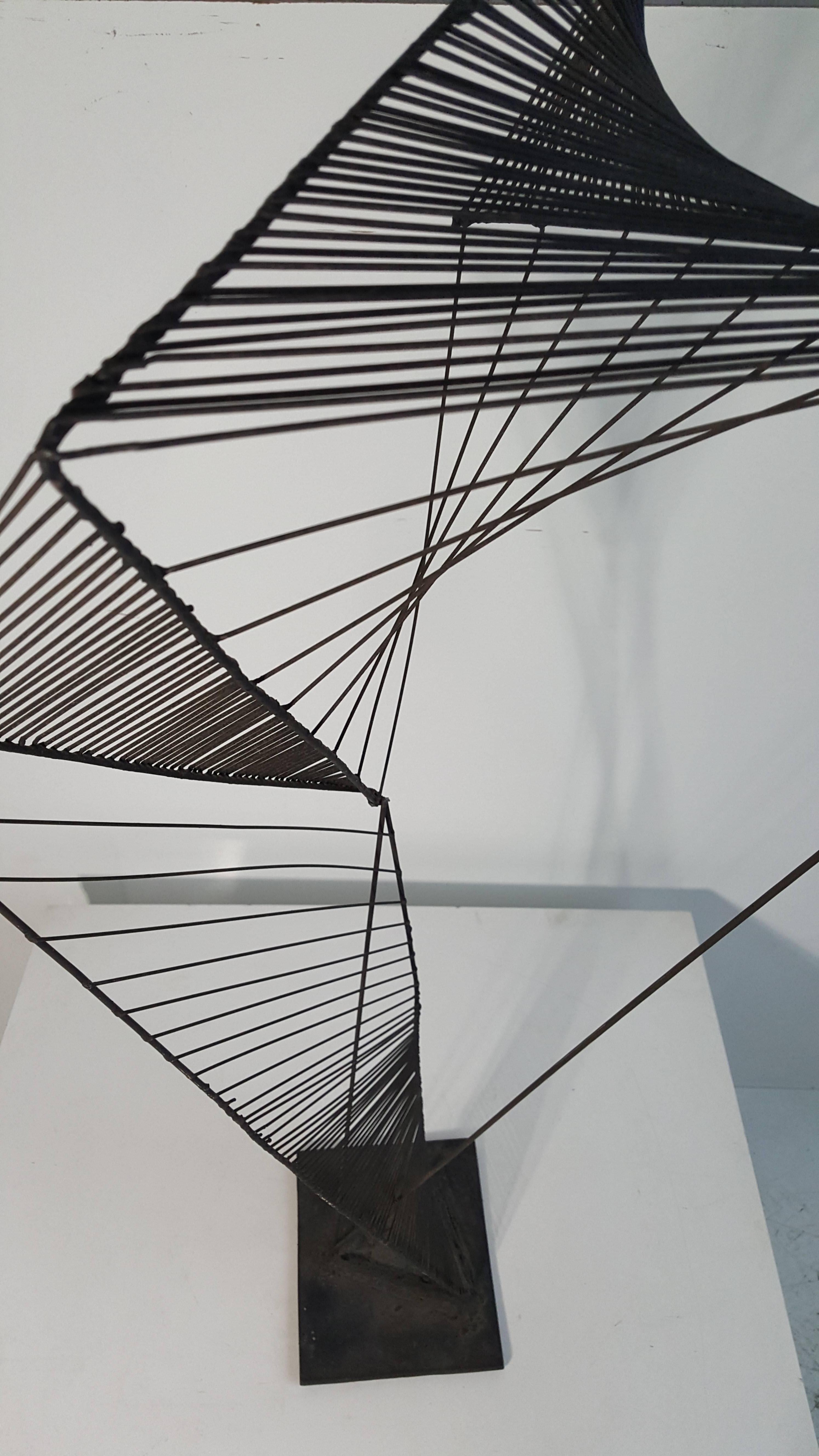 Moderne abstrakte architektonische Draht-Eisen-Skulptur in der Art von Roy Gussow im Angebot 1