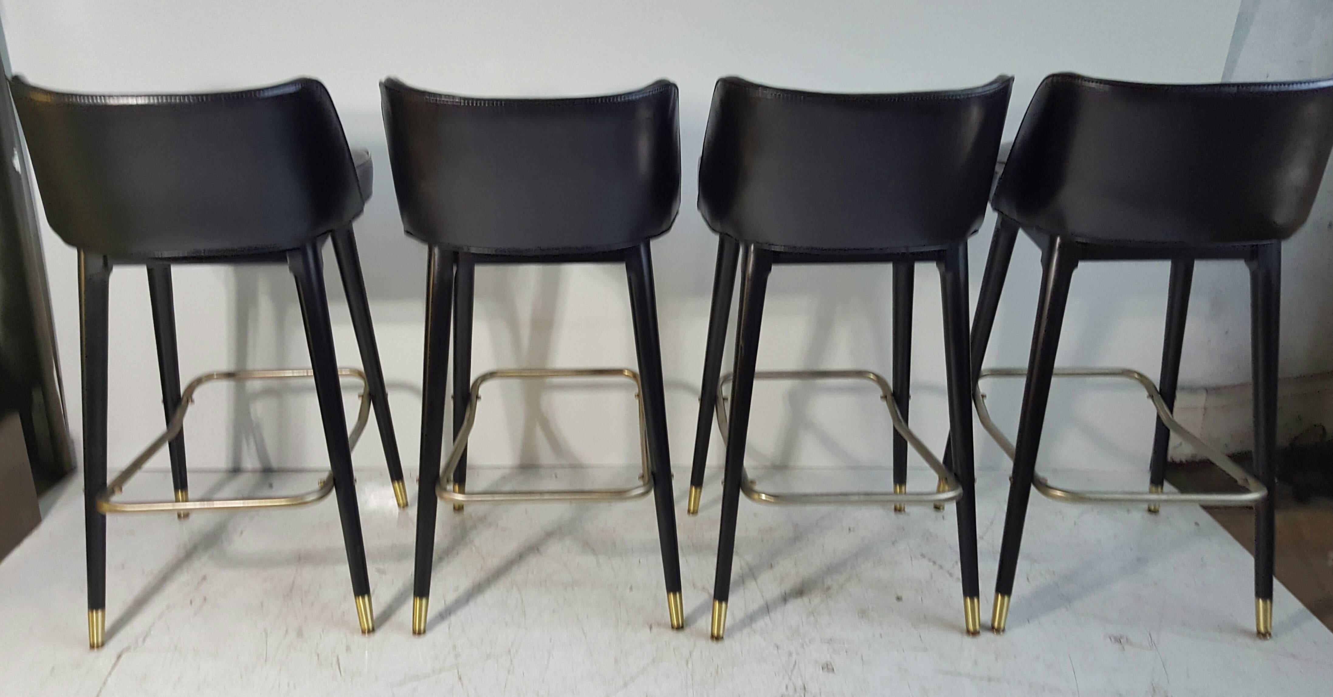 Mid-Century Modern Set of Four Classic 1960s Bar /Counter Stools by Shelby Williams