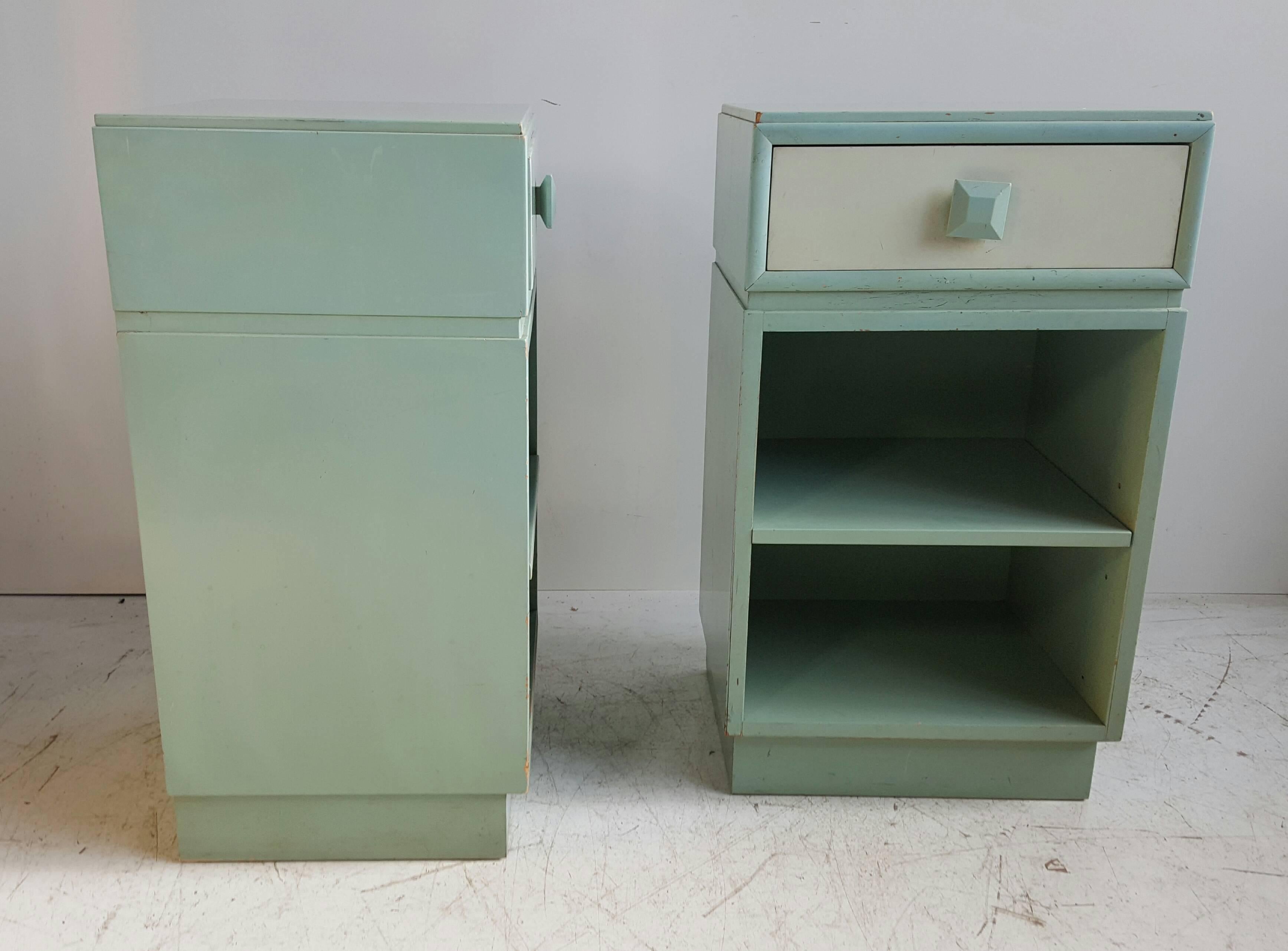 Classic Mid-Century Modern Night Stands/Tables by Kittinger In Good Condition For Sale In Buffalo, NY