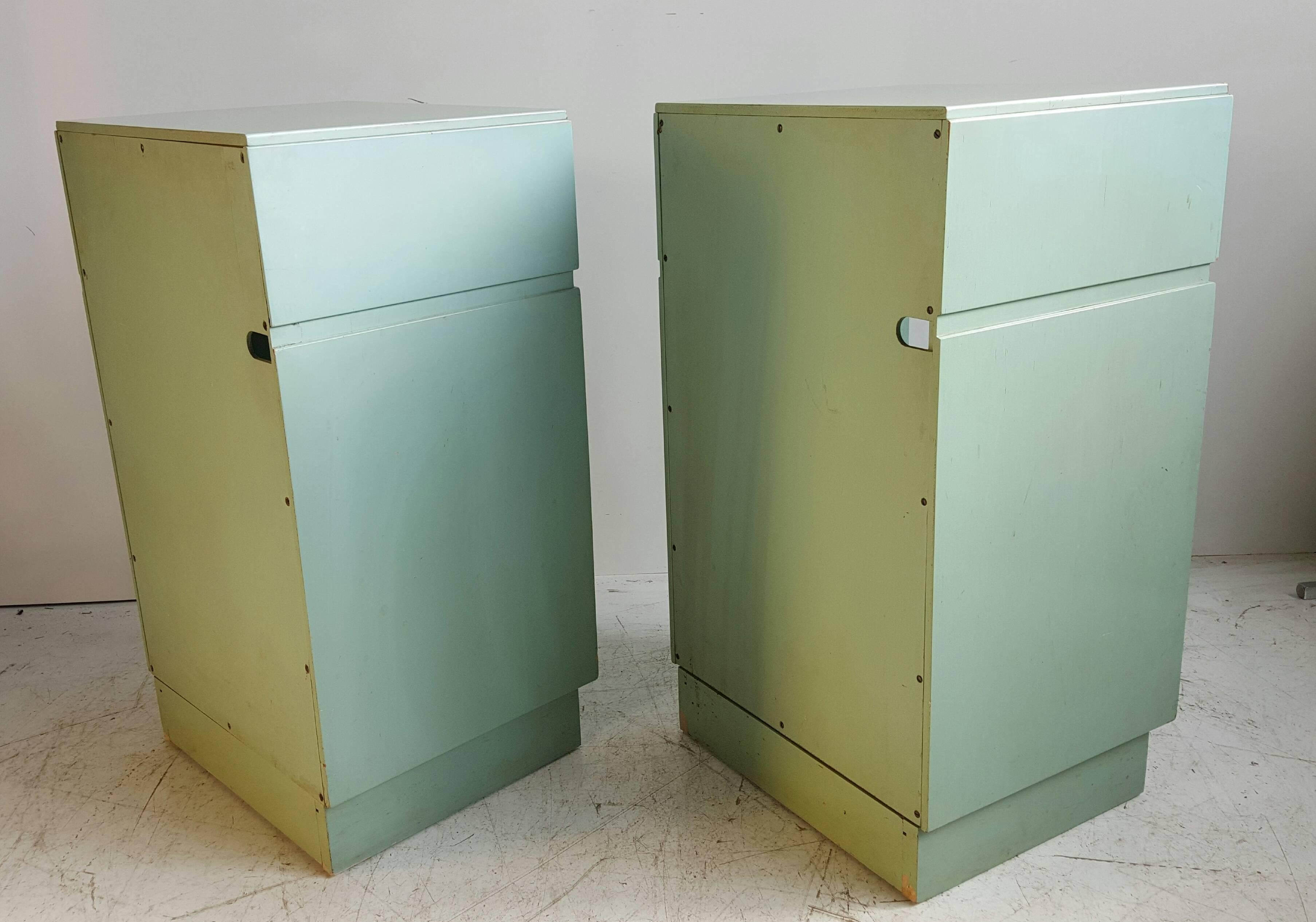 20th Century Classic Mid-Century Modern Night Stands/Tables by Kittinger For Sale